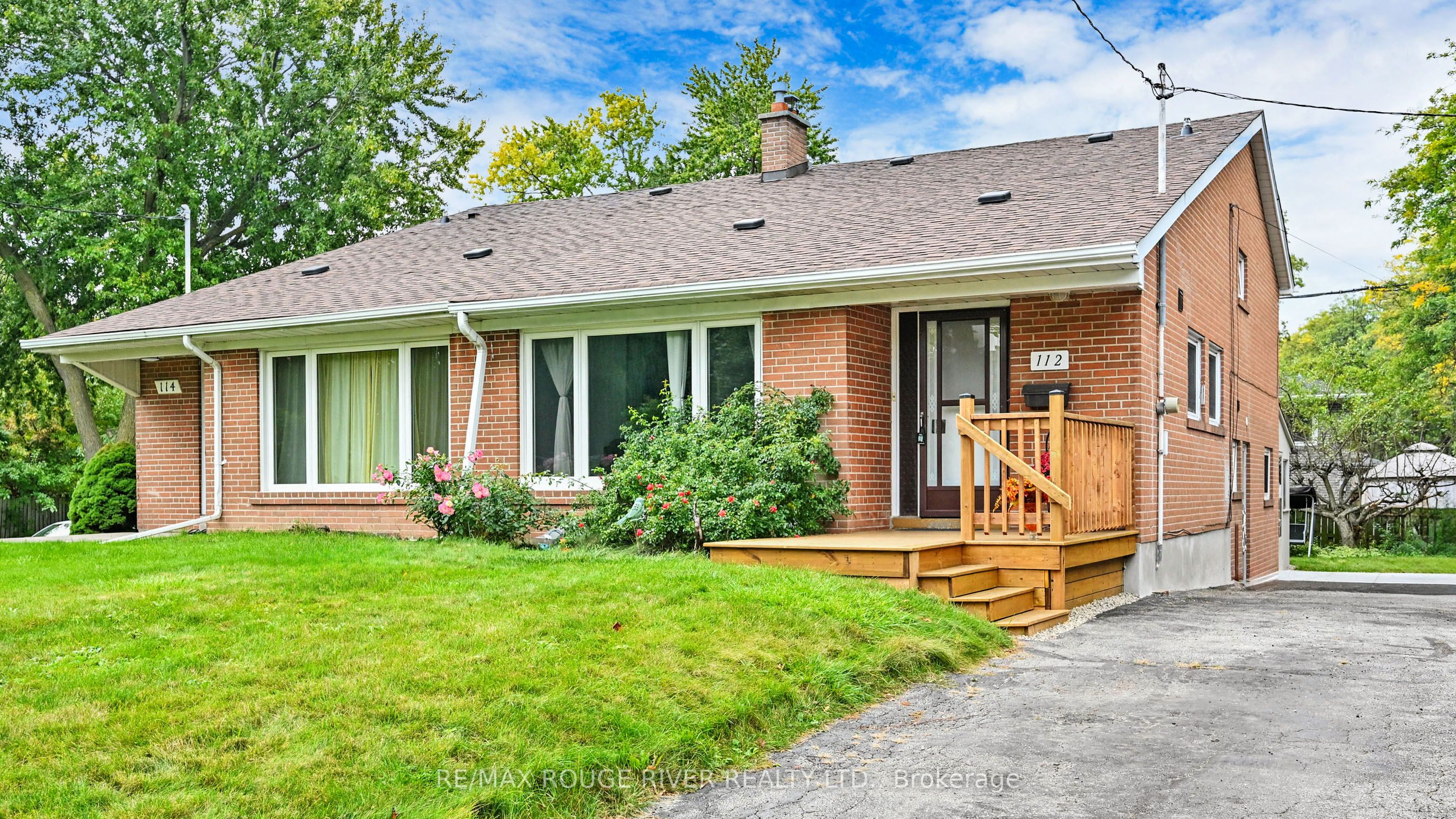 112 Billington Crescent Property Photo 1