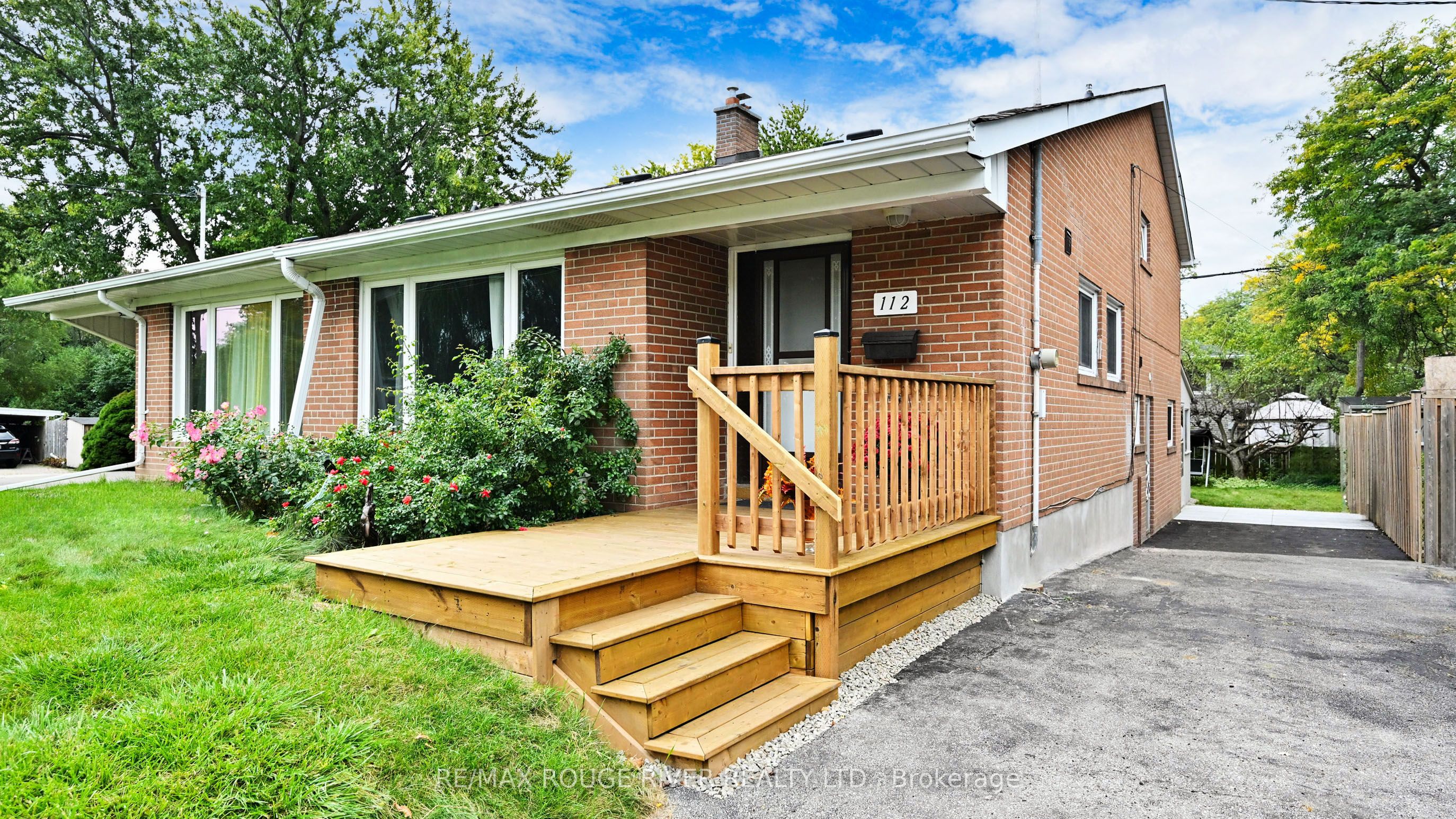112 Billington Crescent Property Photo 2