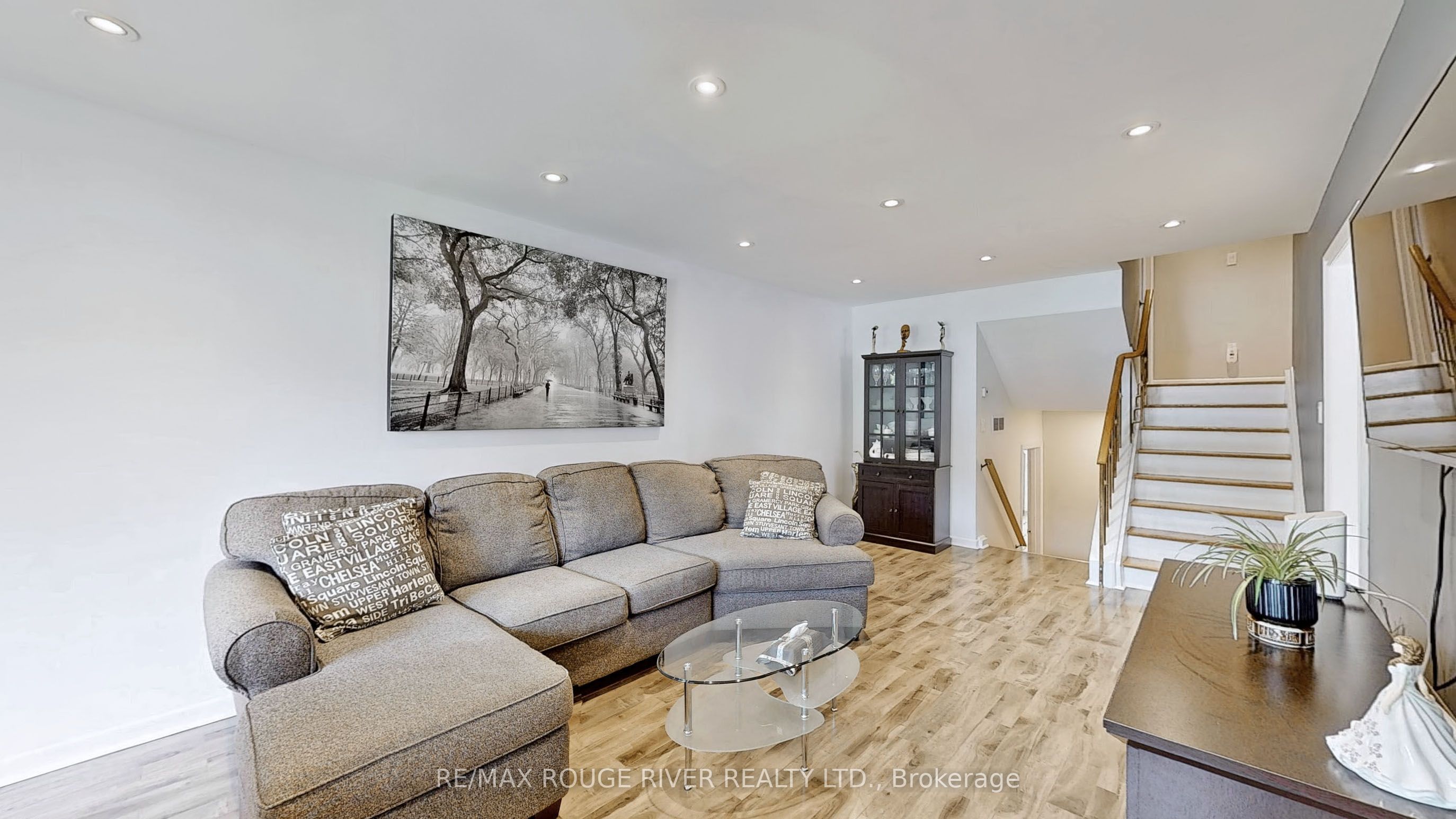 112 Billington Crescent Property Photo 6