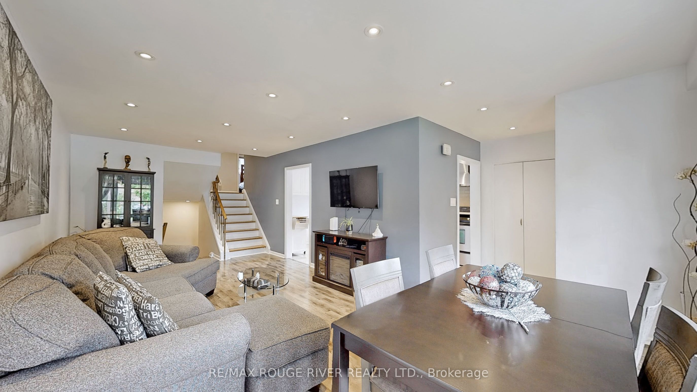 112 Billington Crescent Property Photo 10