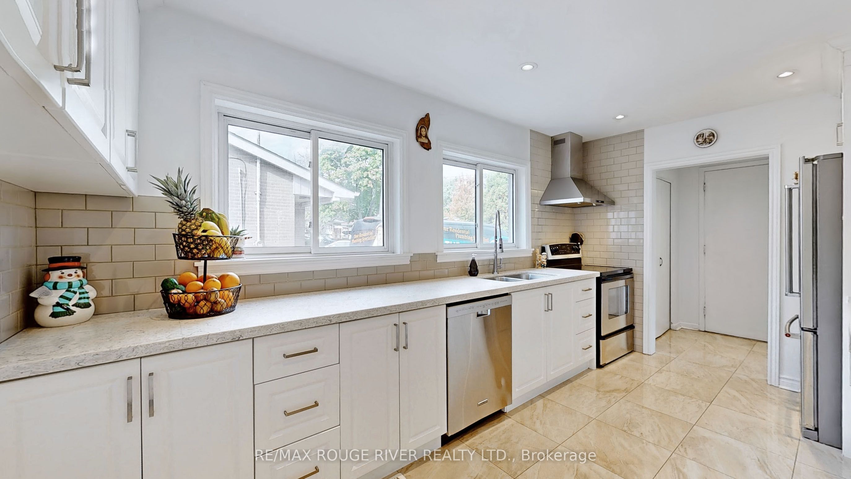 112 Billington Crescent Property Photo 11