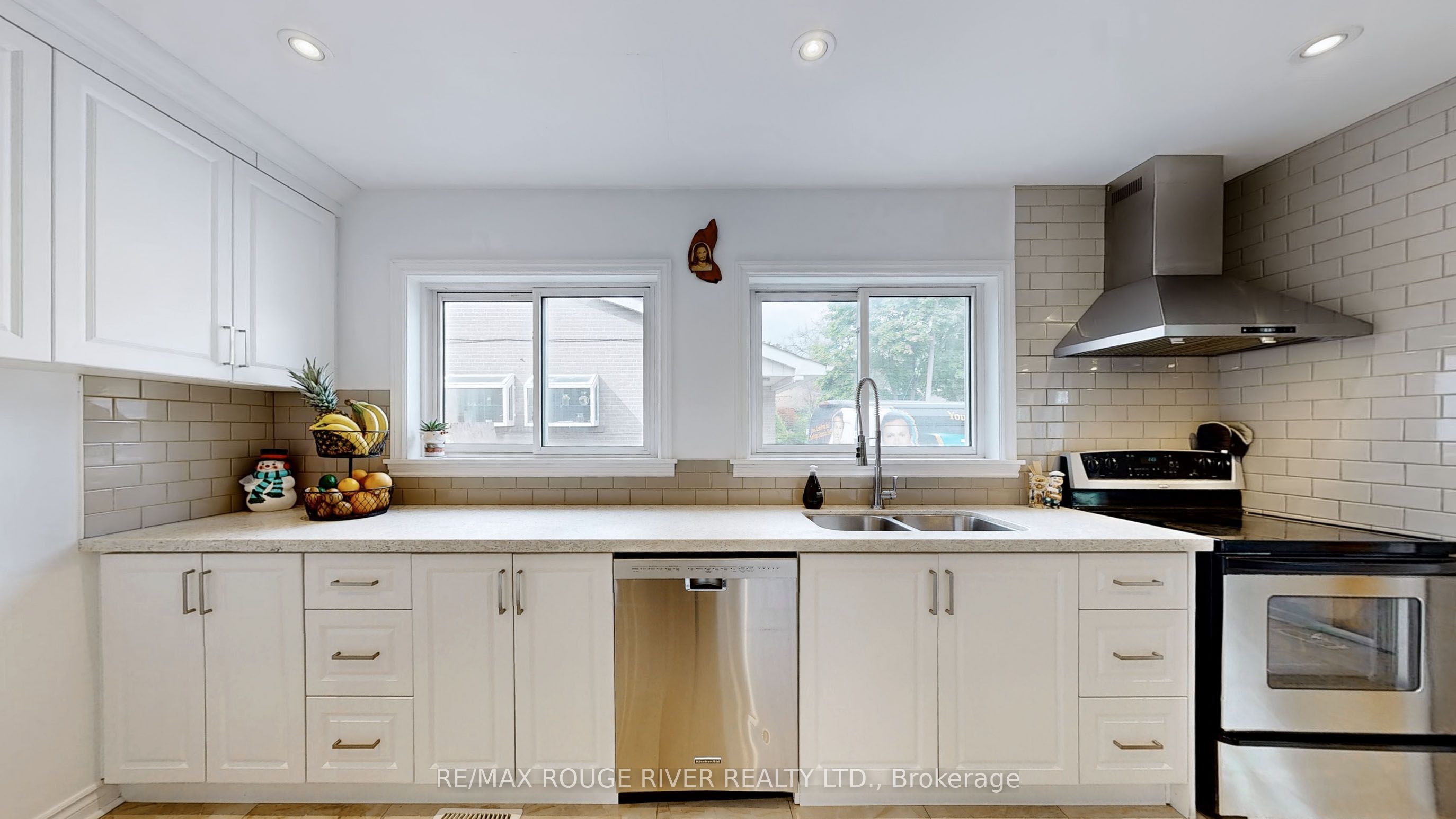 112 Billington Crescent Property Photo 12