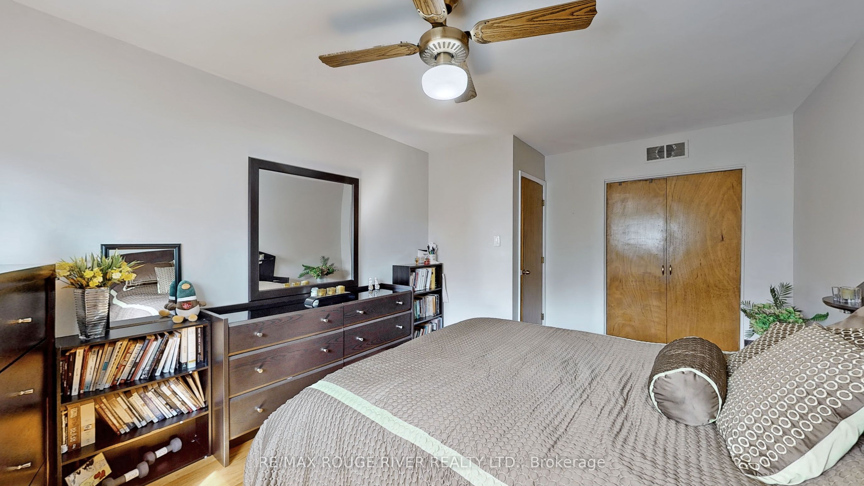 112 Billington Crescent Property Photo 18