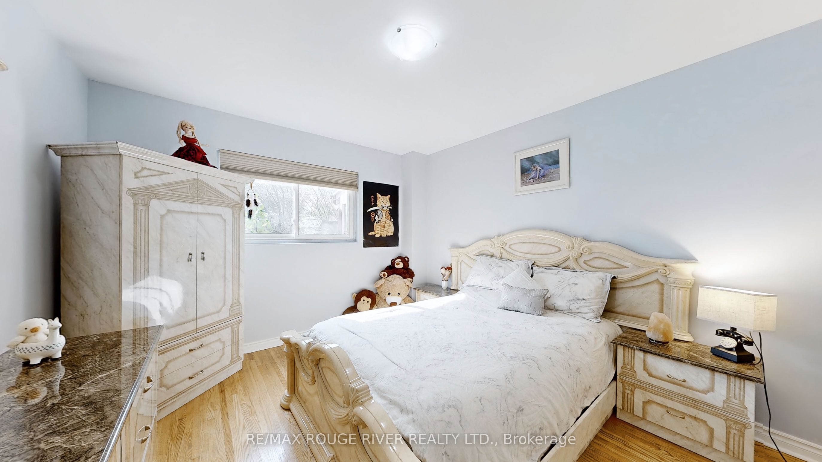 112 Billington Crescent Property Photo 22