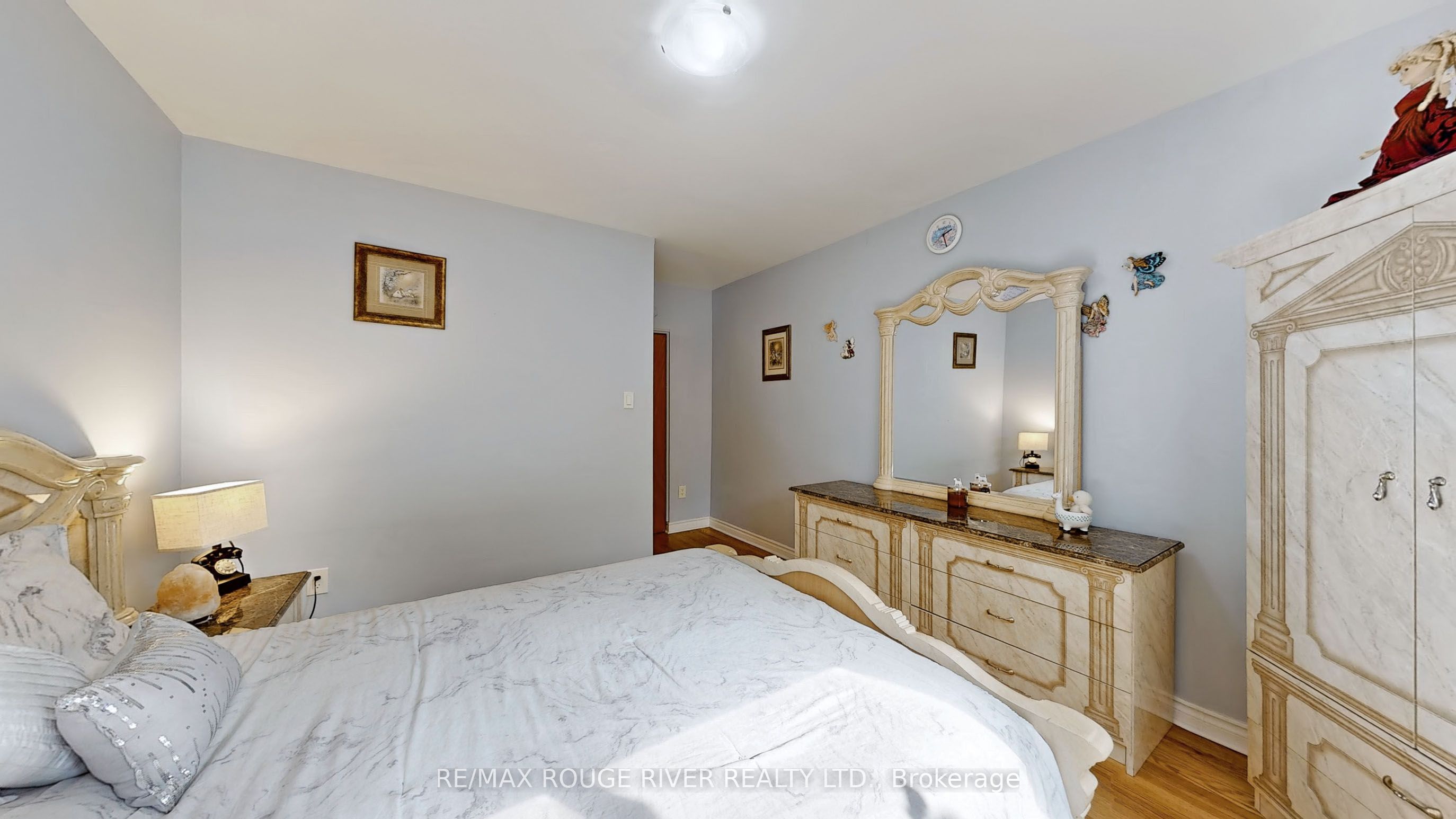 112 Billington Crescent Property Photo 24