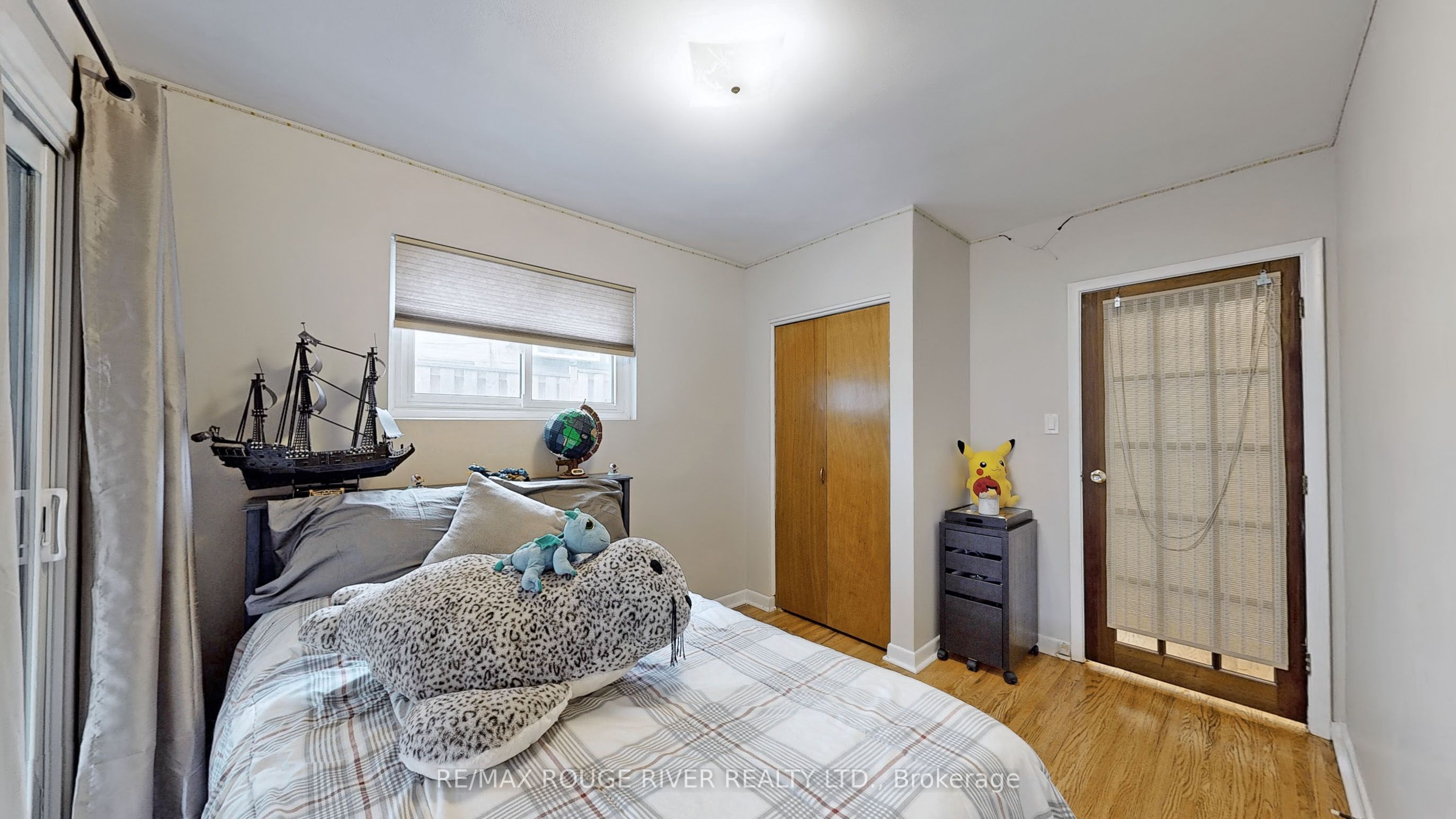 112 Billington Crescent Property Photo 27
