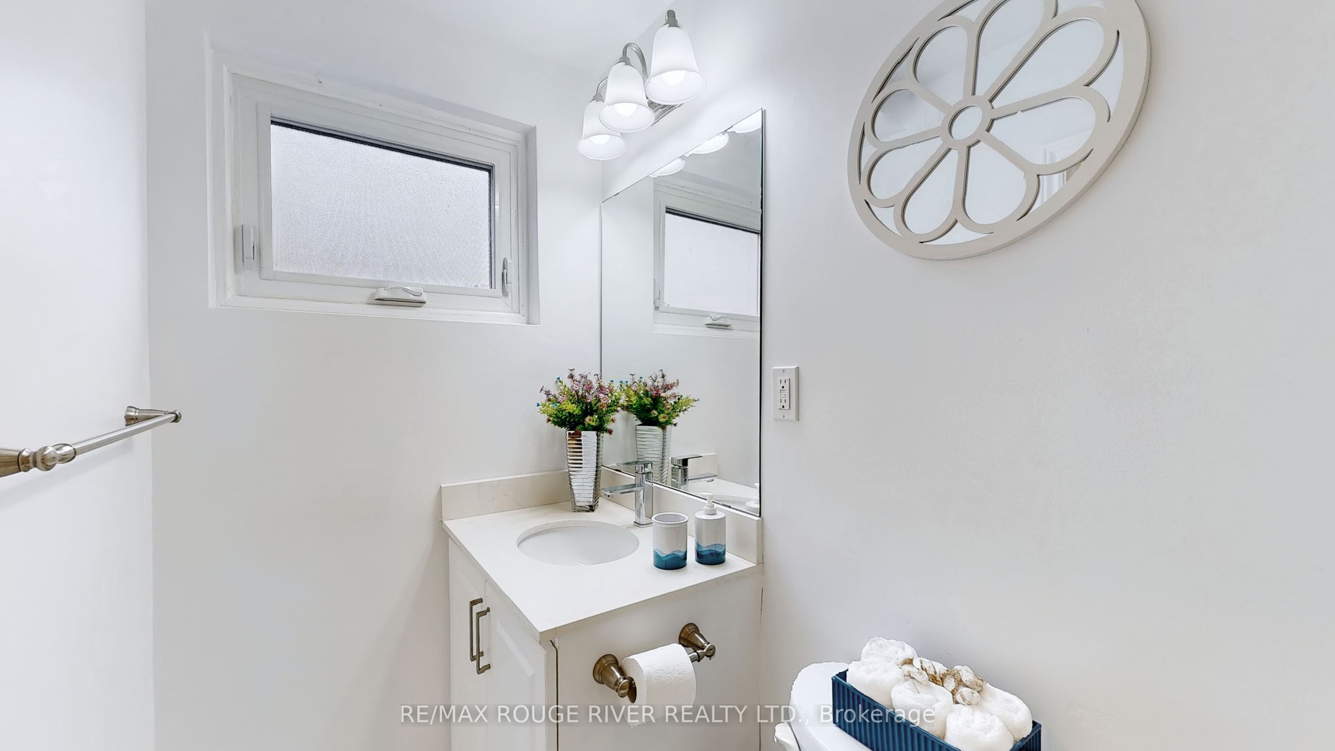 112 Billington Crescent Property Photo 28