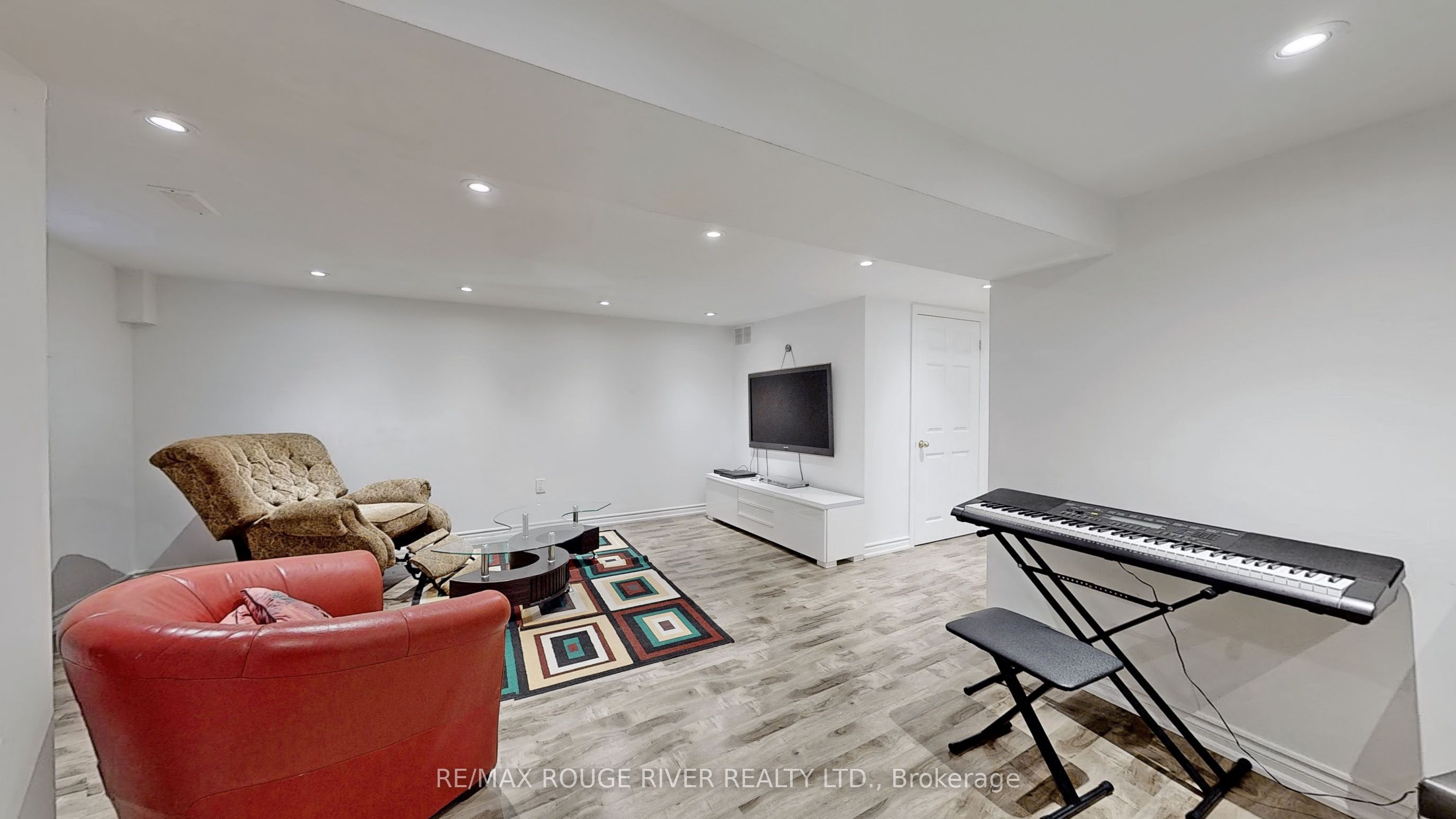 112 Billington Crescent Property Photo 32