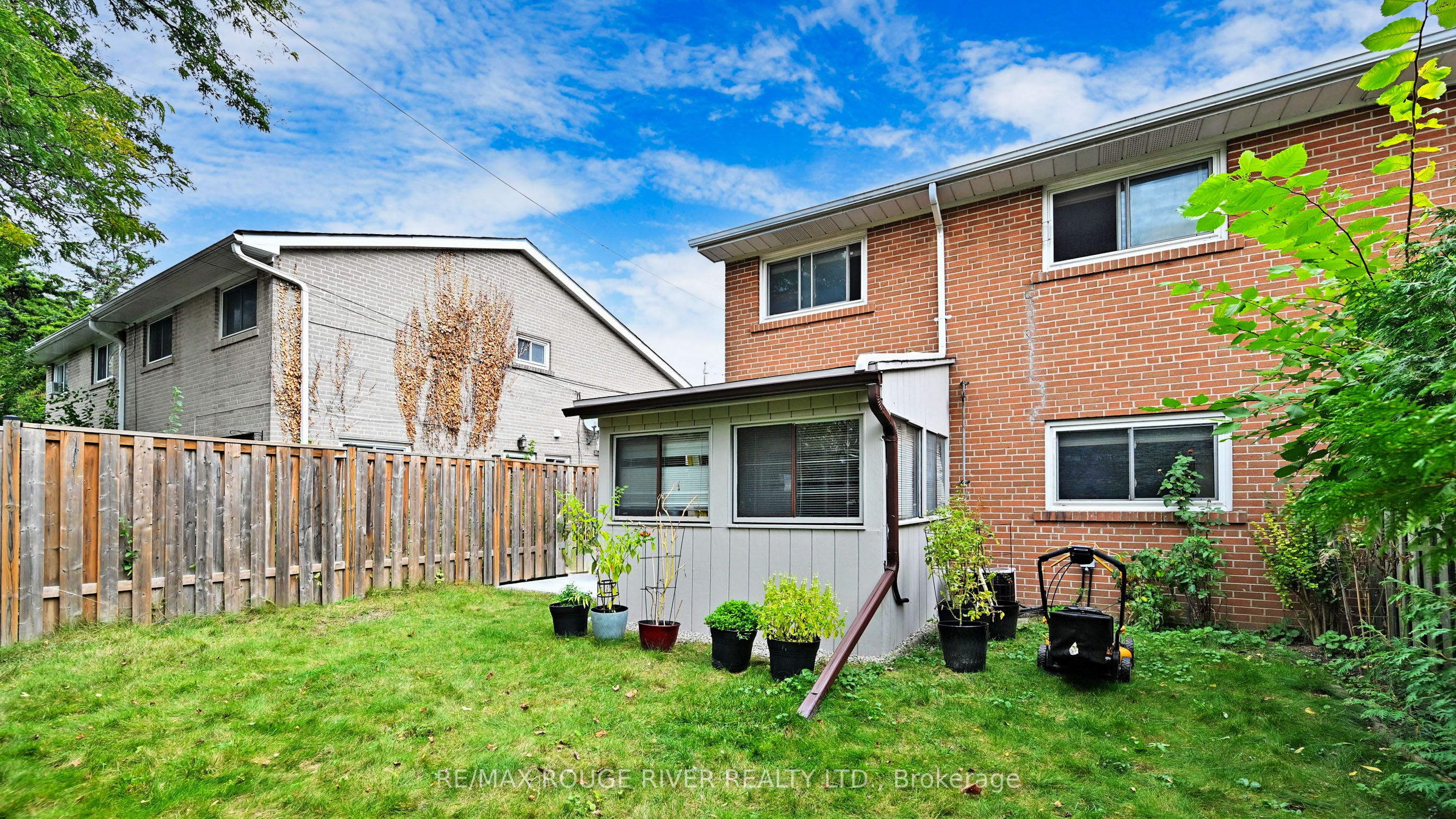112 Billington Crescent Property Photo 34