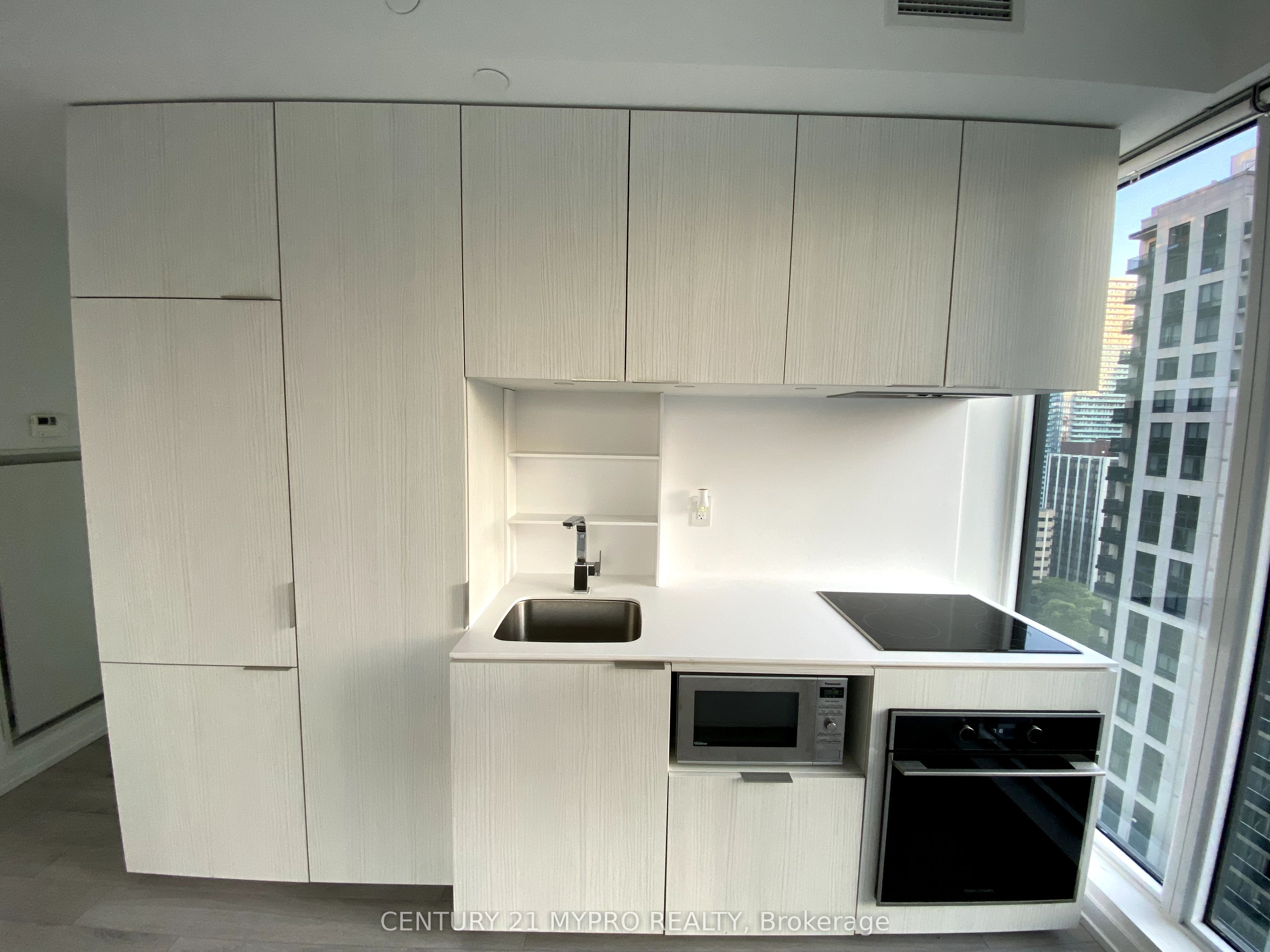 77 Shuter Street 2313 Property Photo 2