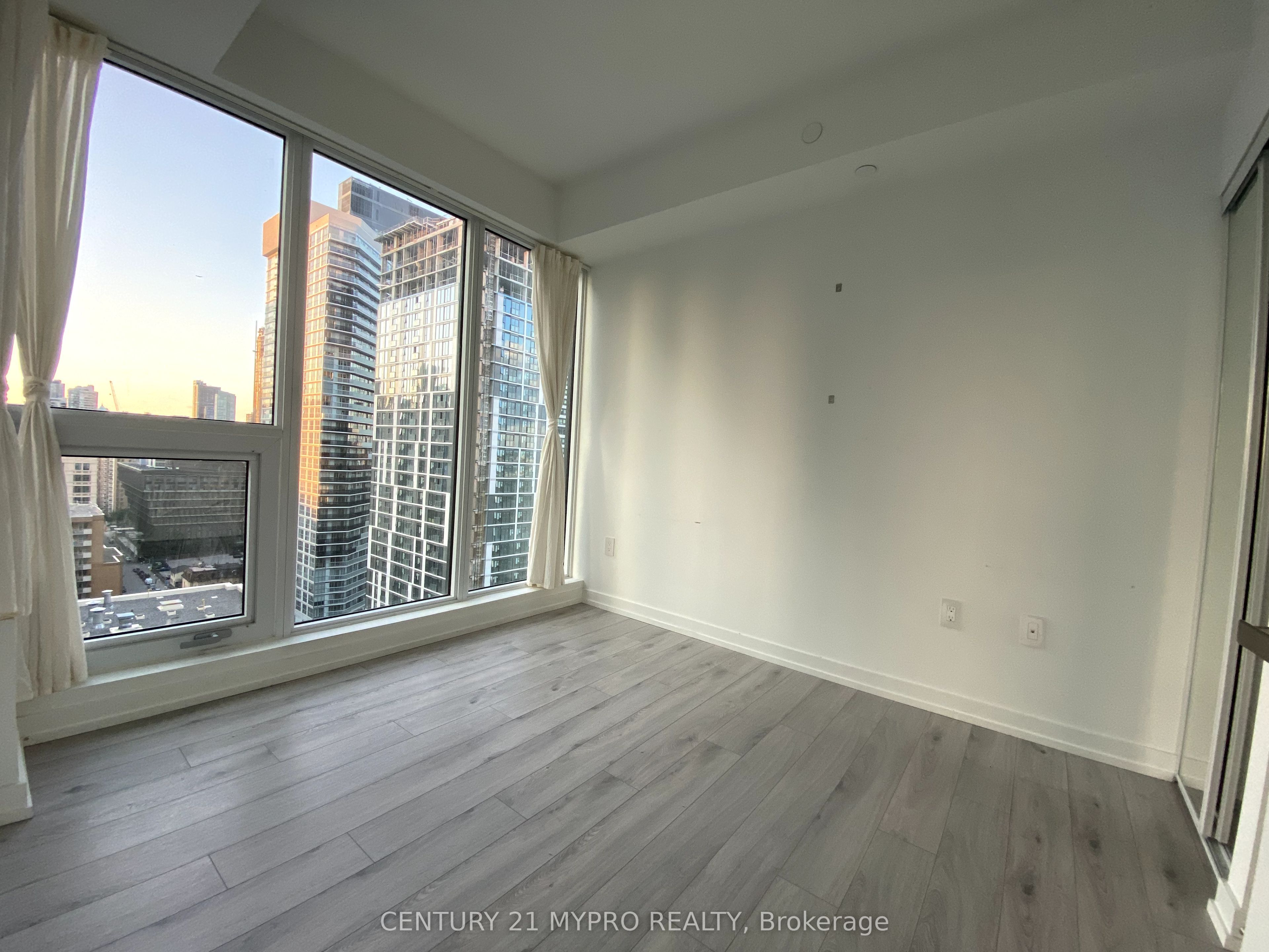 77 Shuter Street 2313 Property Photo 5
