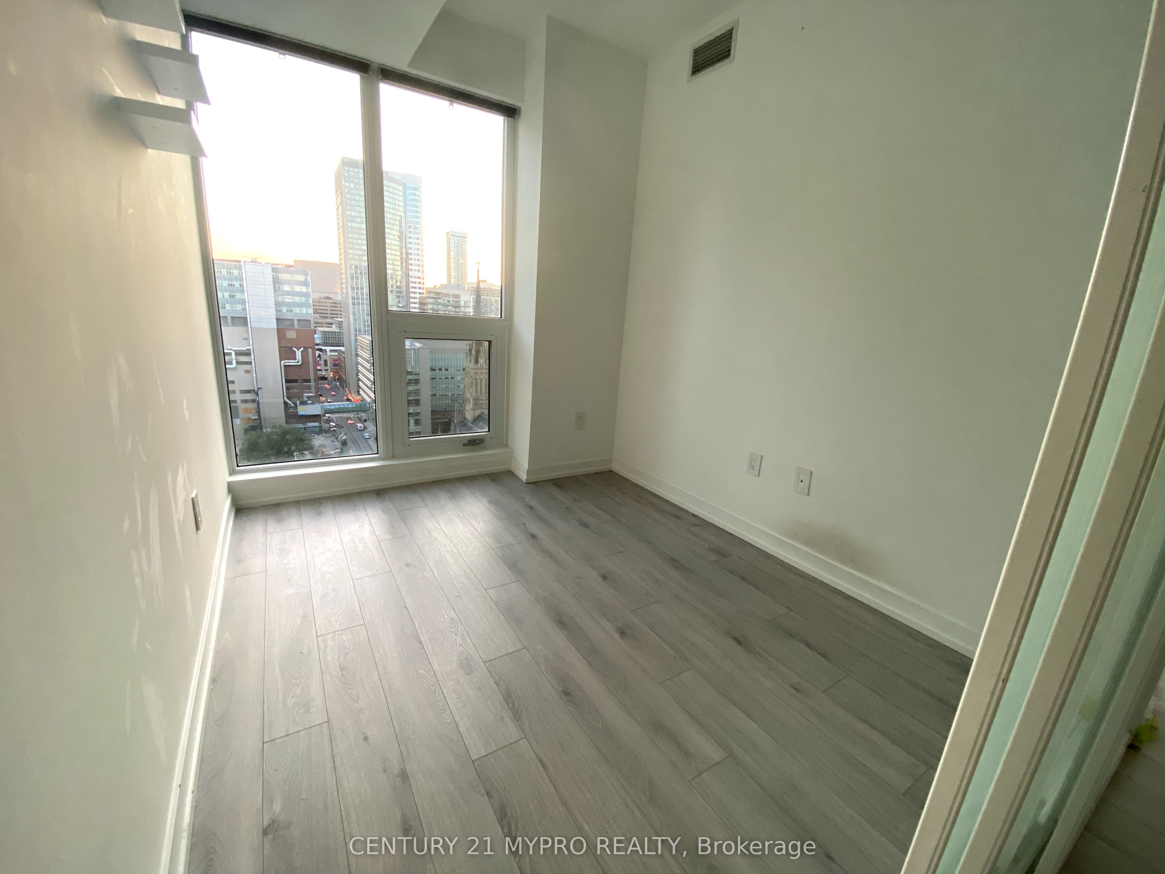 77 Shuter Street 2313 Property Photo 8