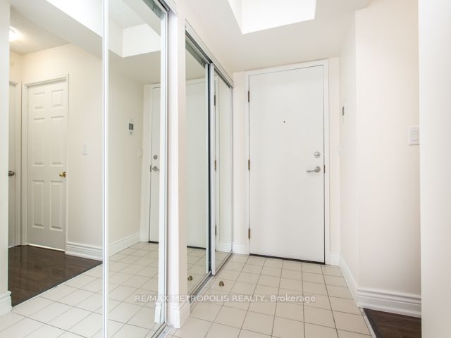 7 Carlton Street 1406 Property Photo 3