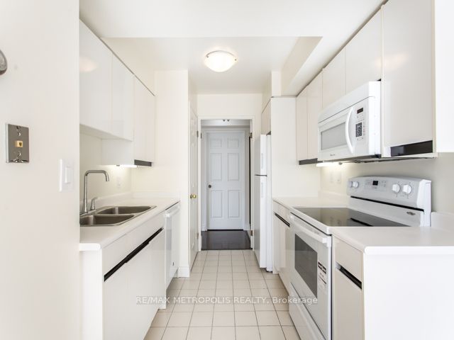 7 Carlton Street 1406 Property Photo 14