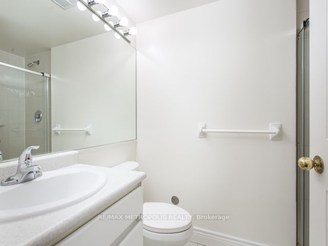 7 Carlton Street 1406 Property Photo 22