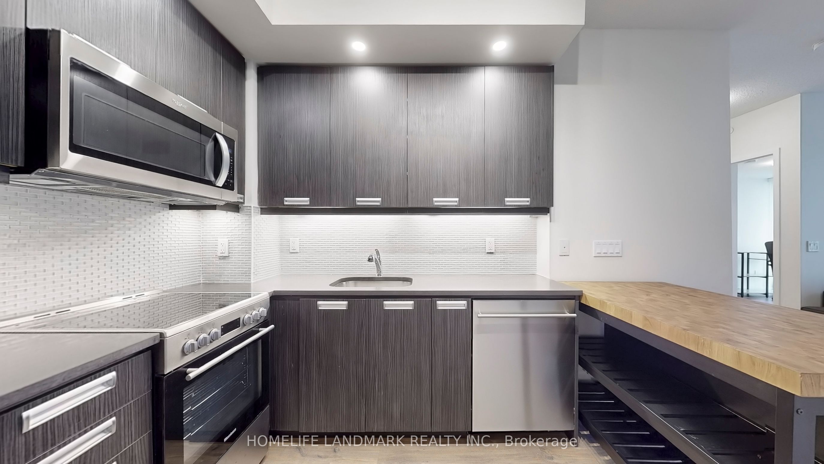 99 John Street 704 Property Photo 16