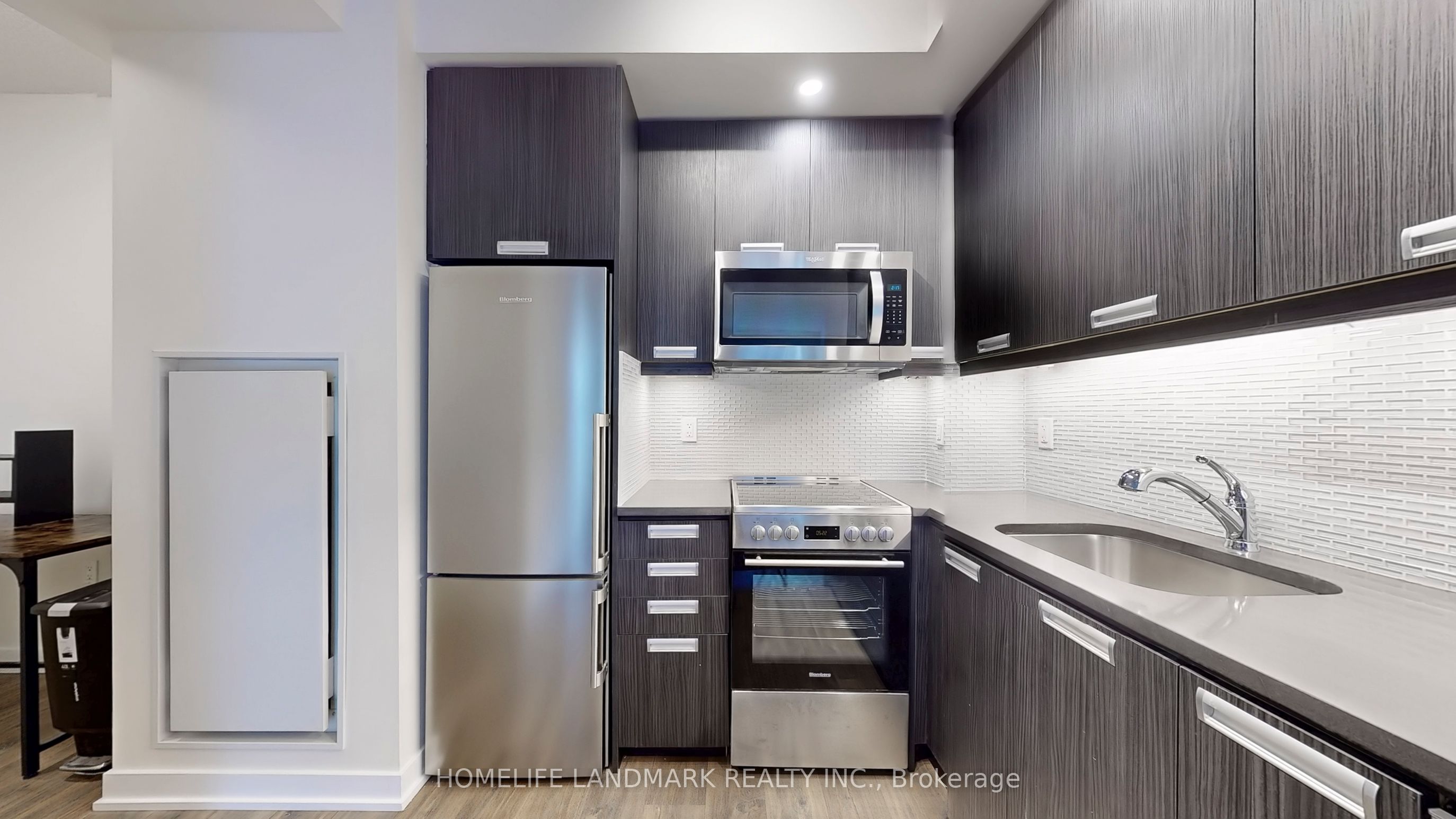 99 John Street 704 Property Photo 17