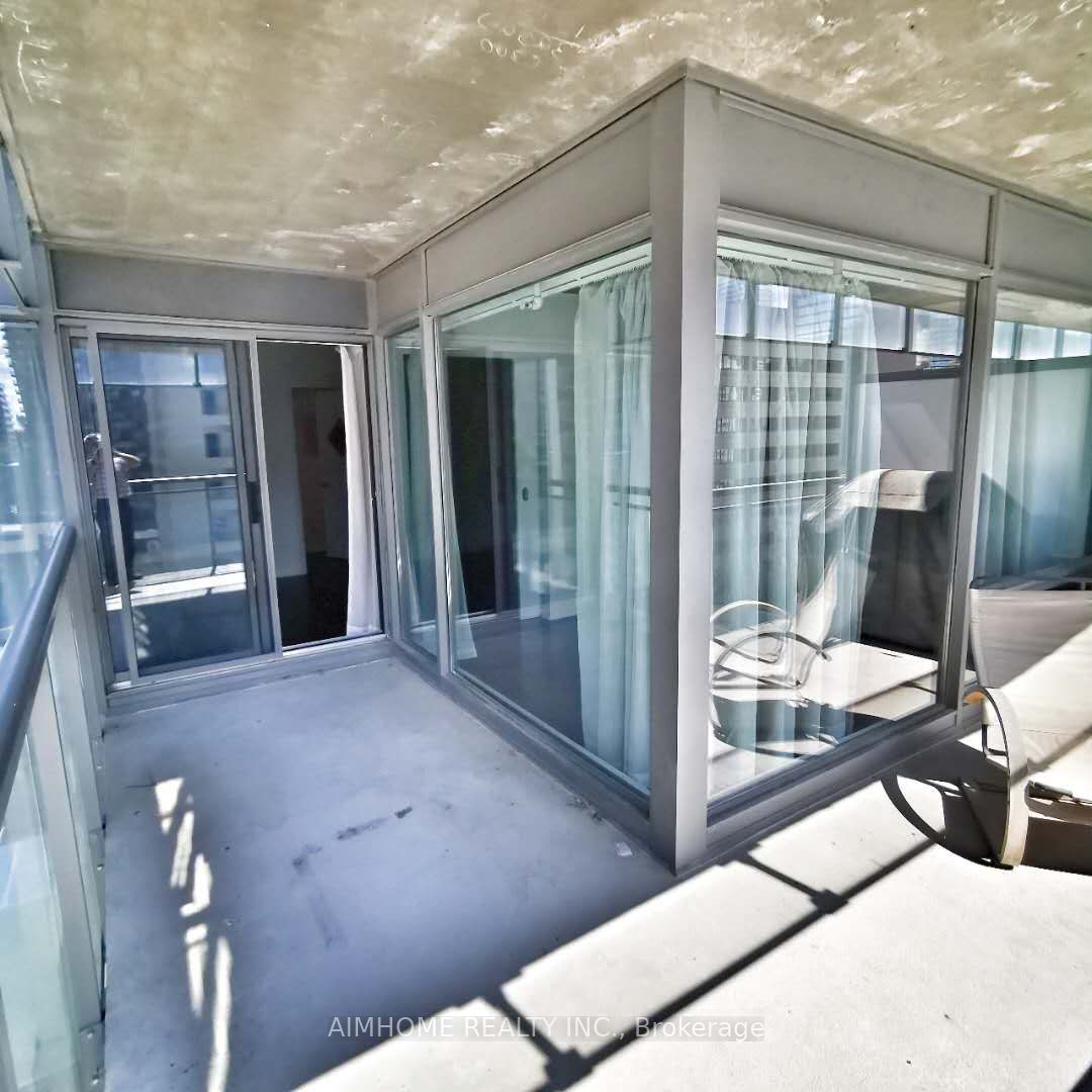 22 Wellesley Street E 906 Property Photo 3