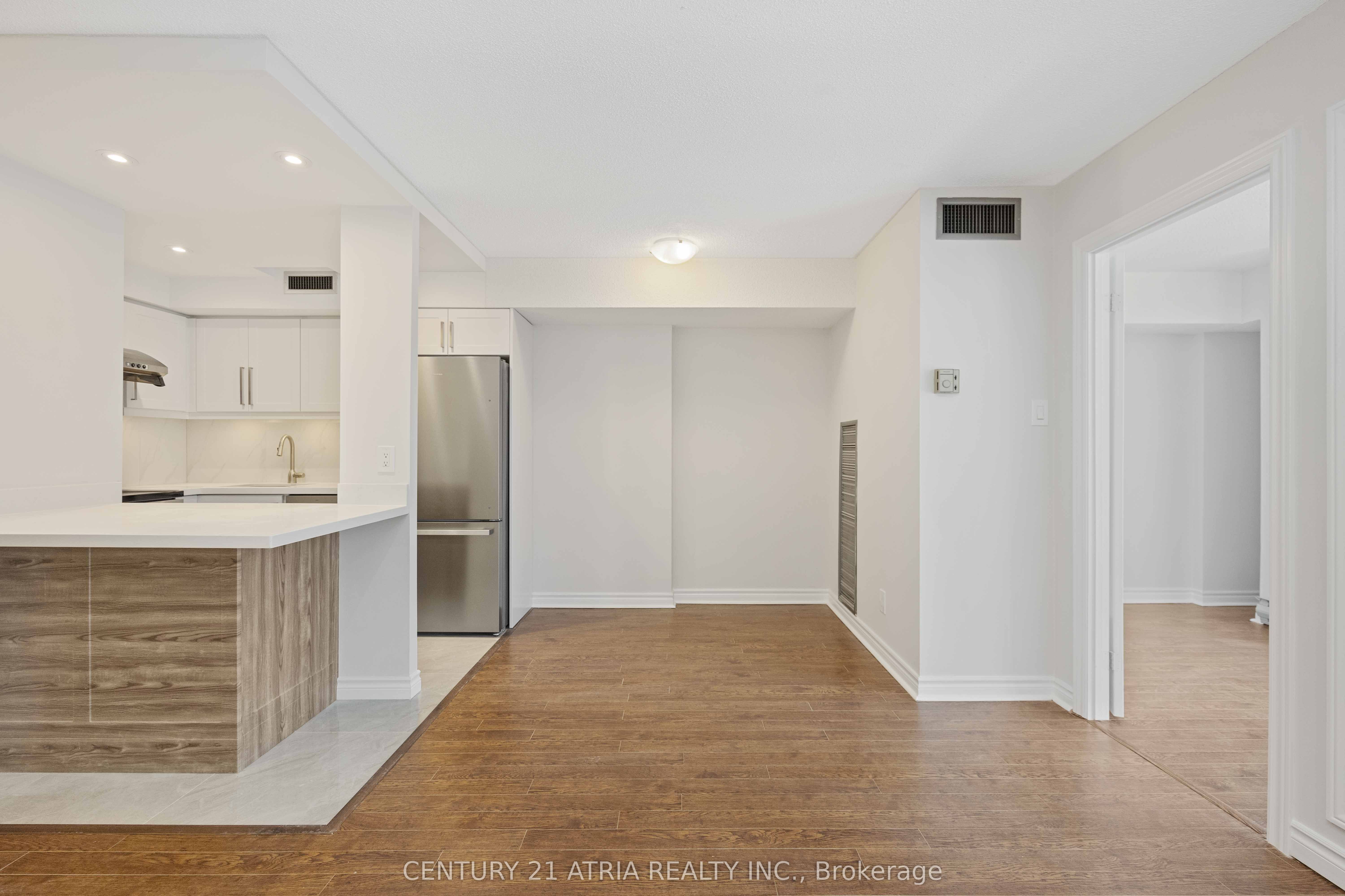 55 Centre Avenue 1705 Property Photo 1