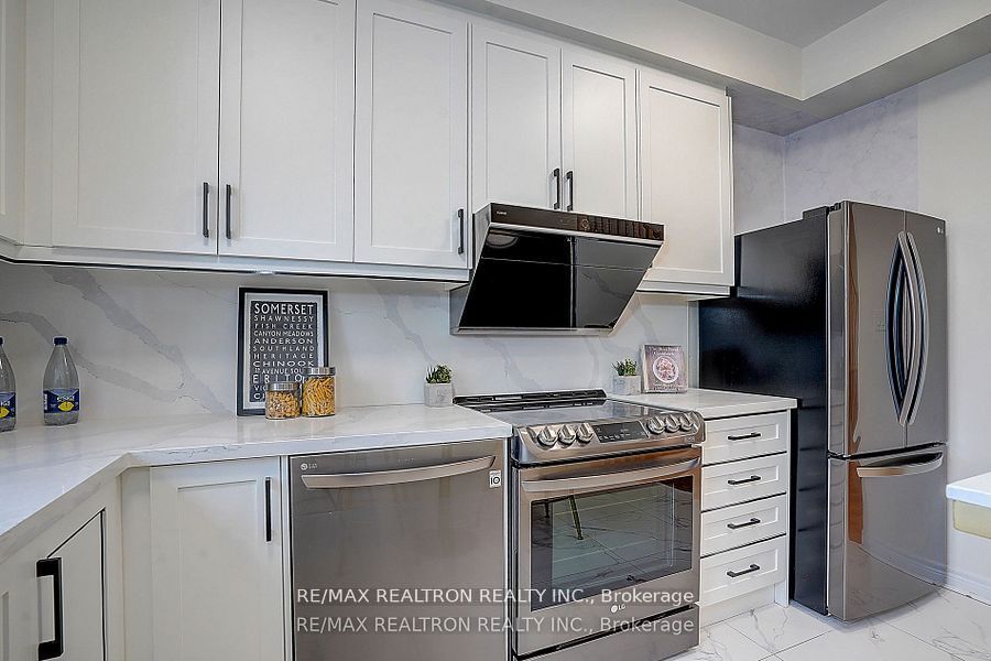 171b Finch Avenue E Property Photo 9