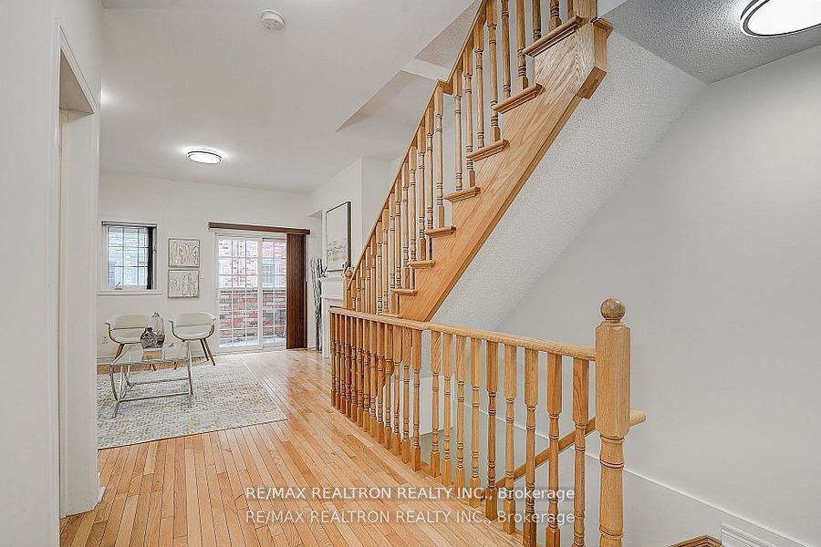 171b Finch Avenue E Property Photo 10