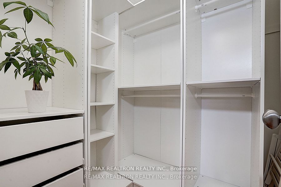 171b Finch Avenue E Property Photo 35