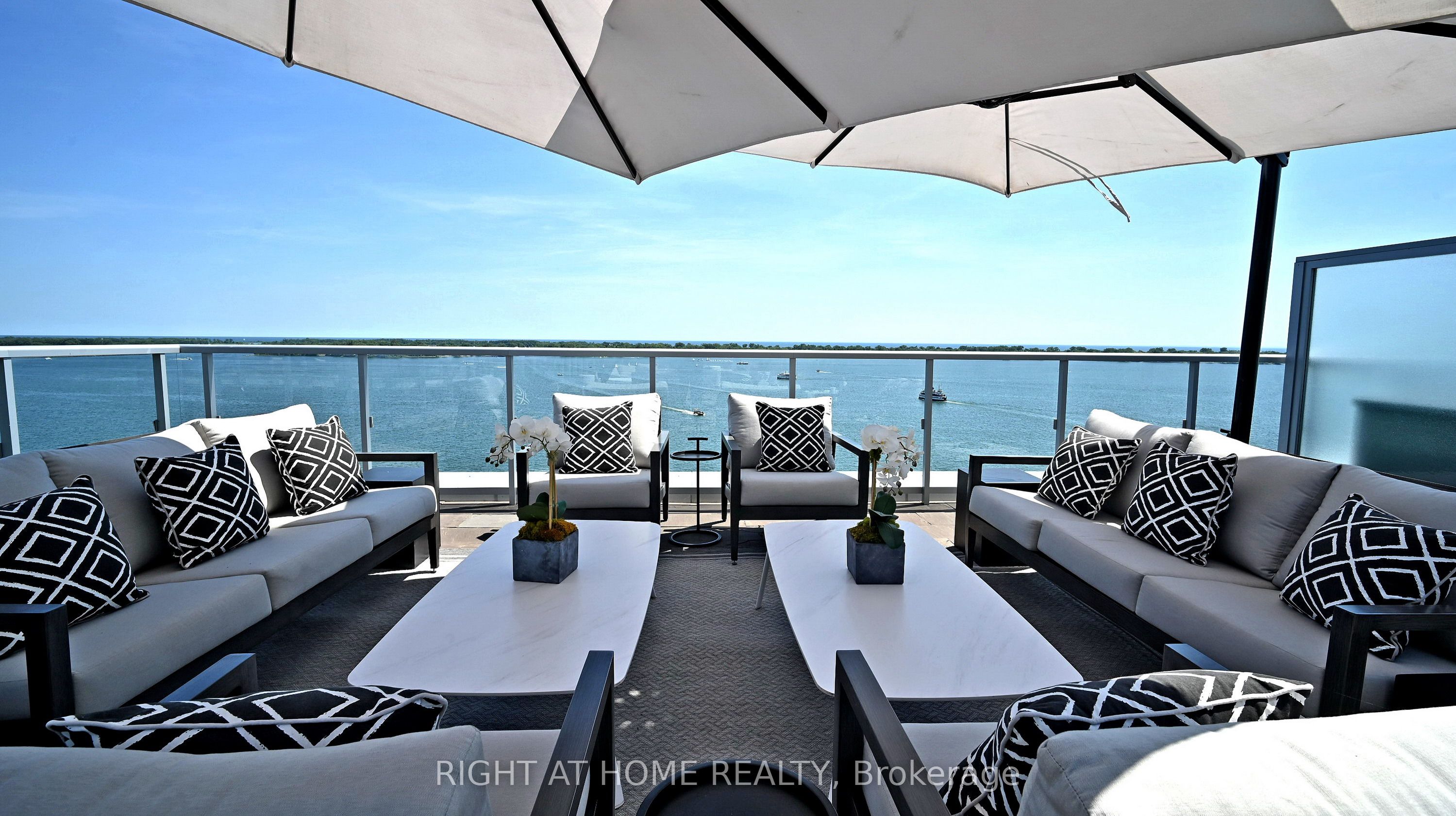 29 Queens Quay E 1304 Property Photo 1