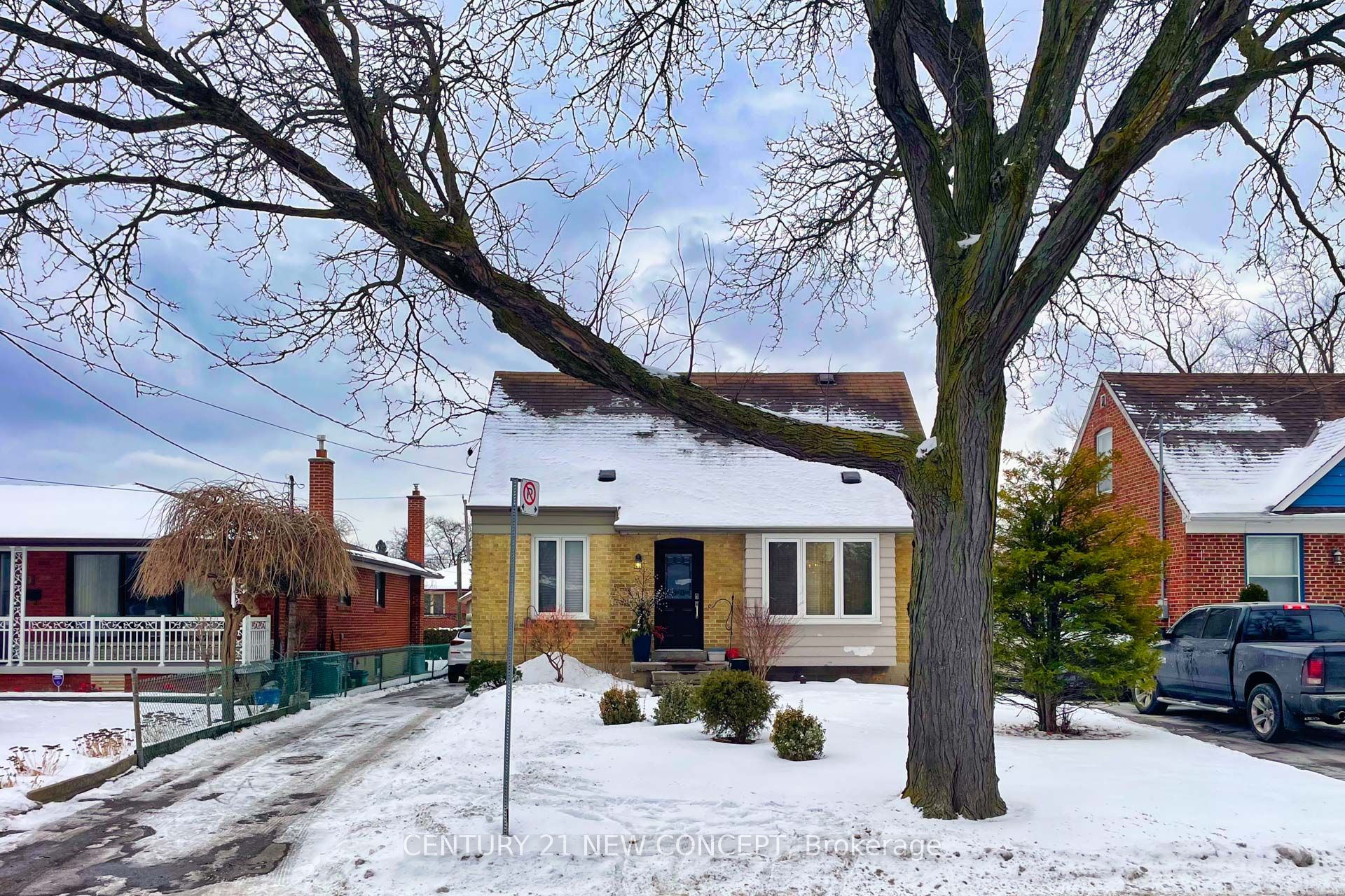 17 Athabaska Avenue Property Photo 1