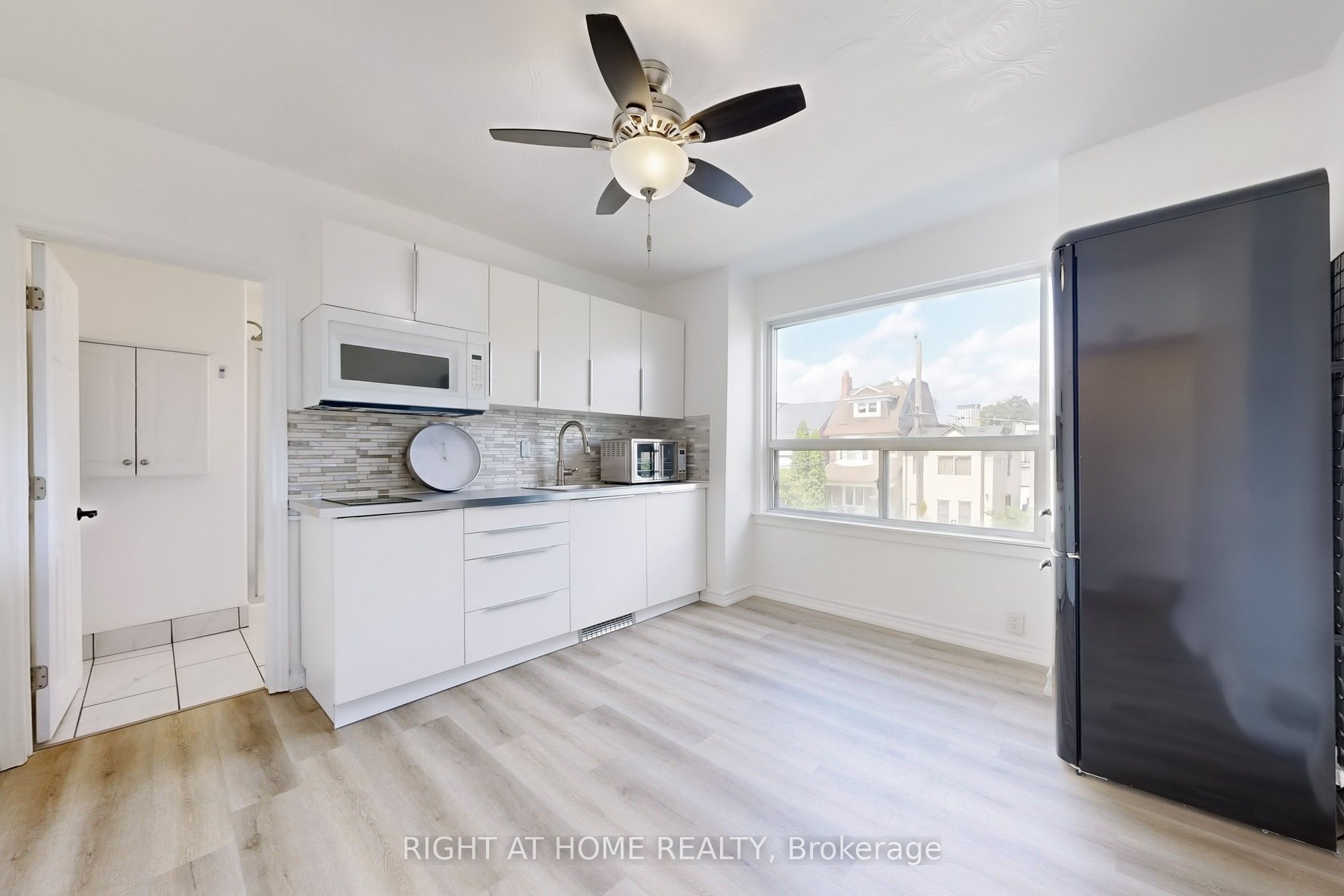 656 Crawford Street 2 Property Photo 3