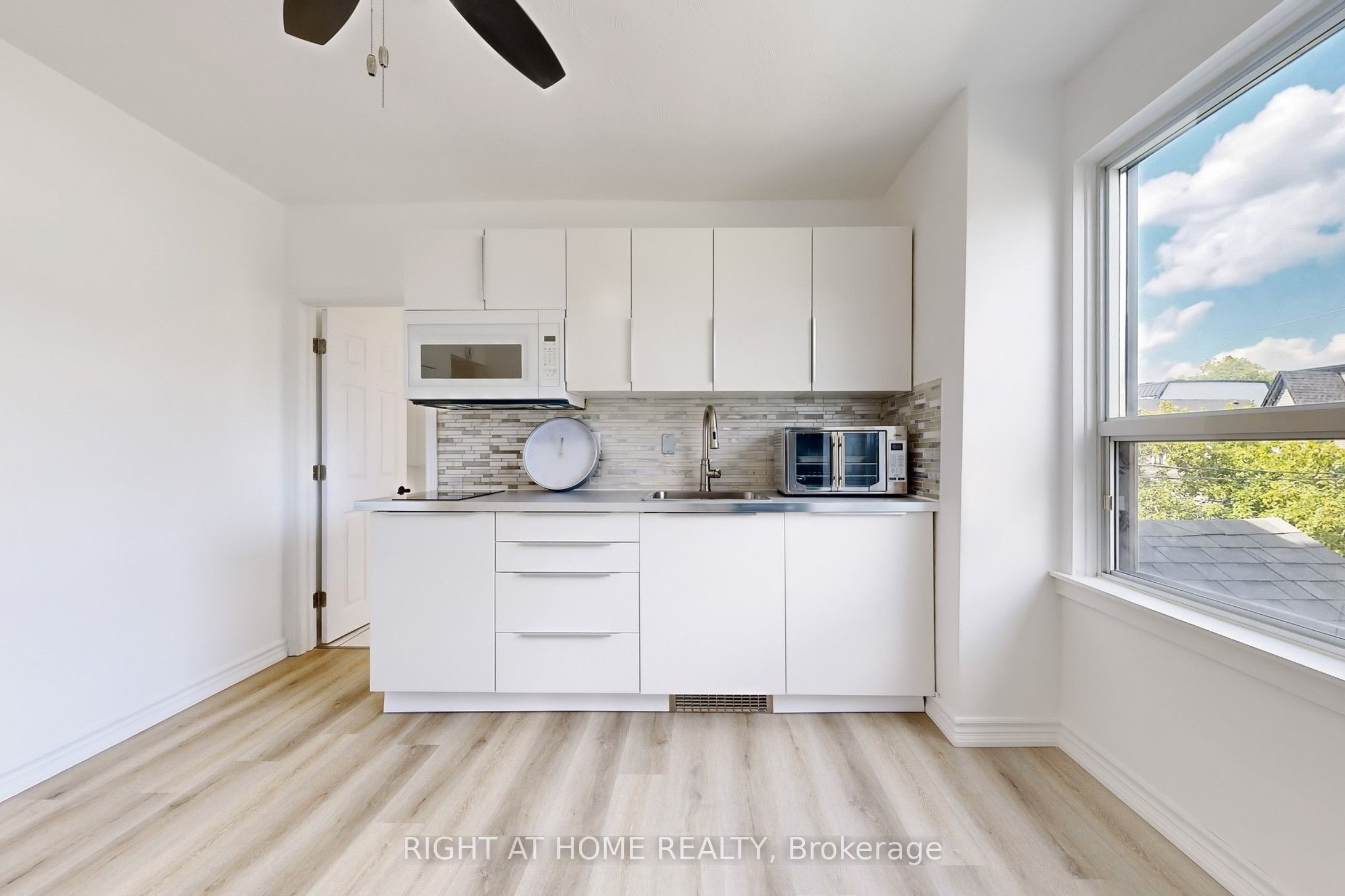 656 Crawford Street 2 Property Photo 4