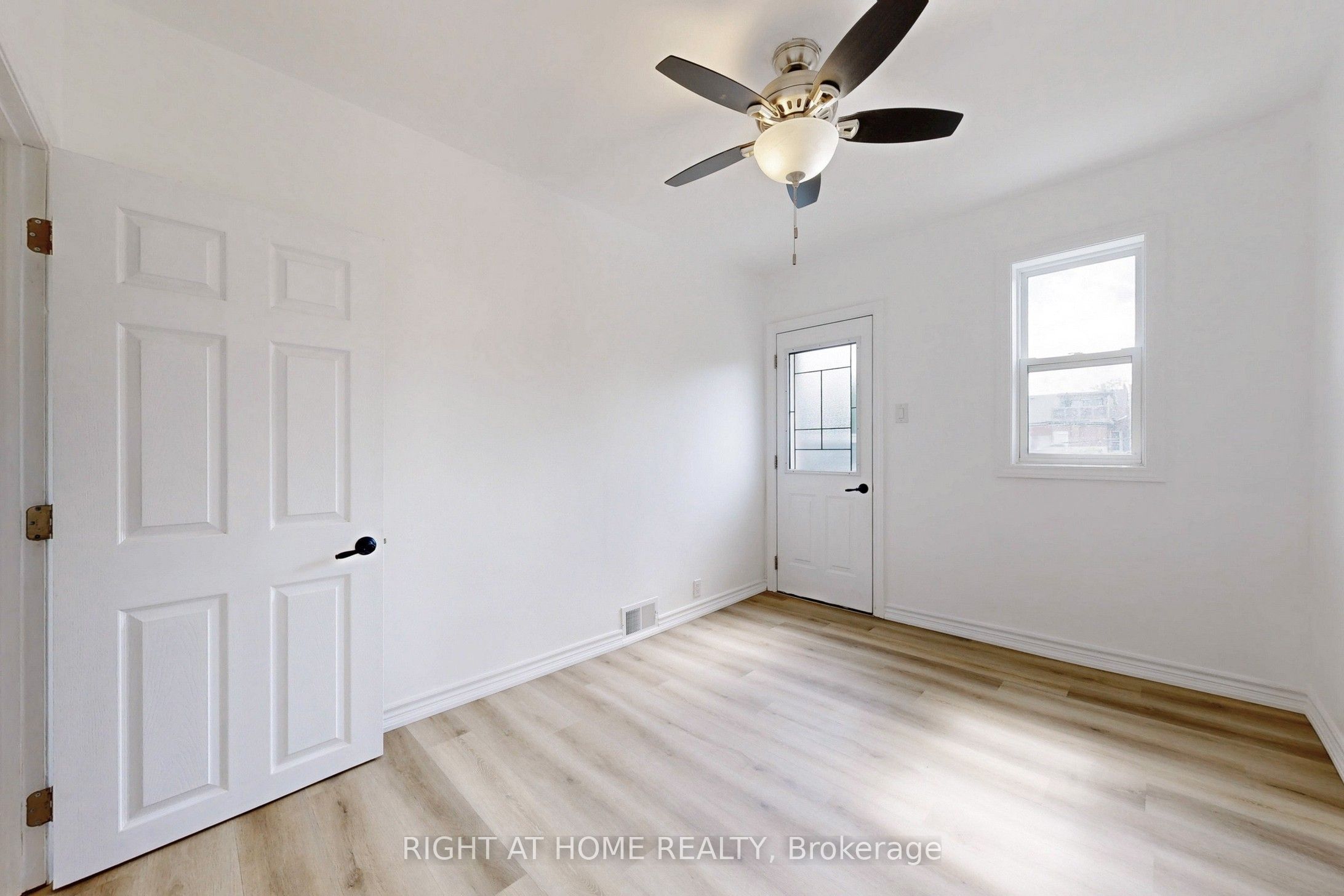 656 Crawford Street 2 Property Photo 8