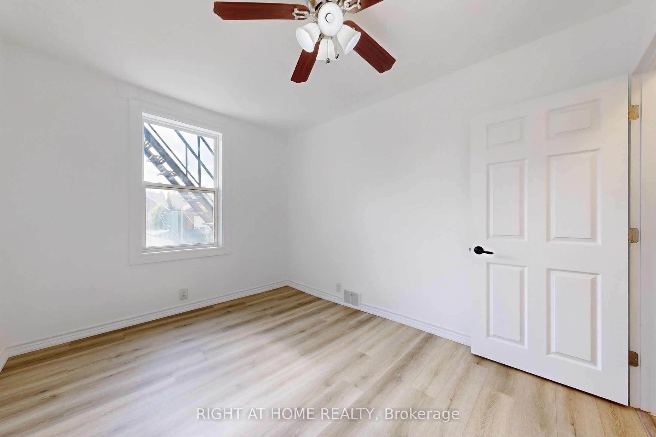 656 Crawford Street 2 Property Photo 11