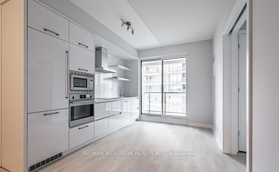 2221 Yonge Street 506 Property Photo 1