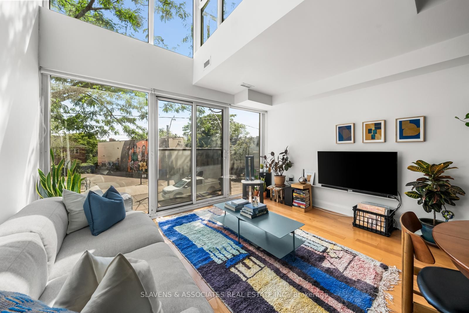 1636 Dundas Street W 8 Property Photo 1