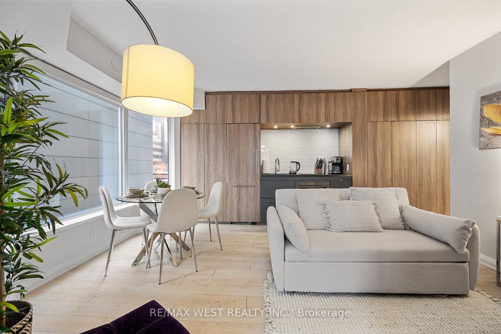 155 Yorkville Avenue 704 Property Photo 1