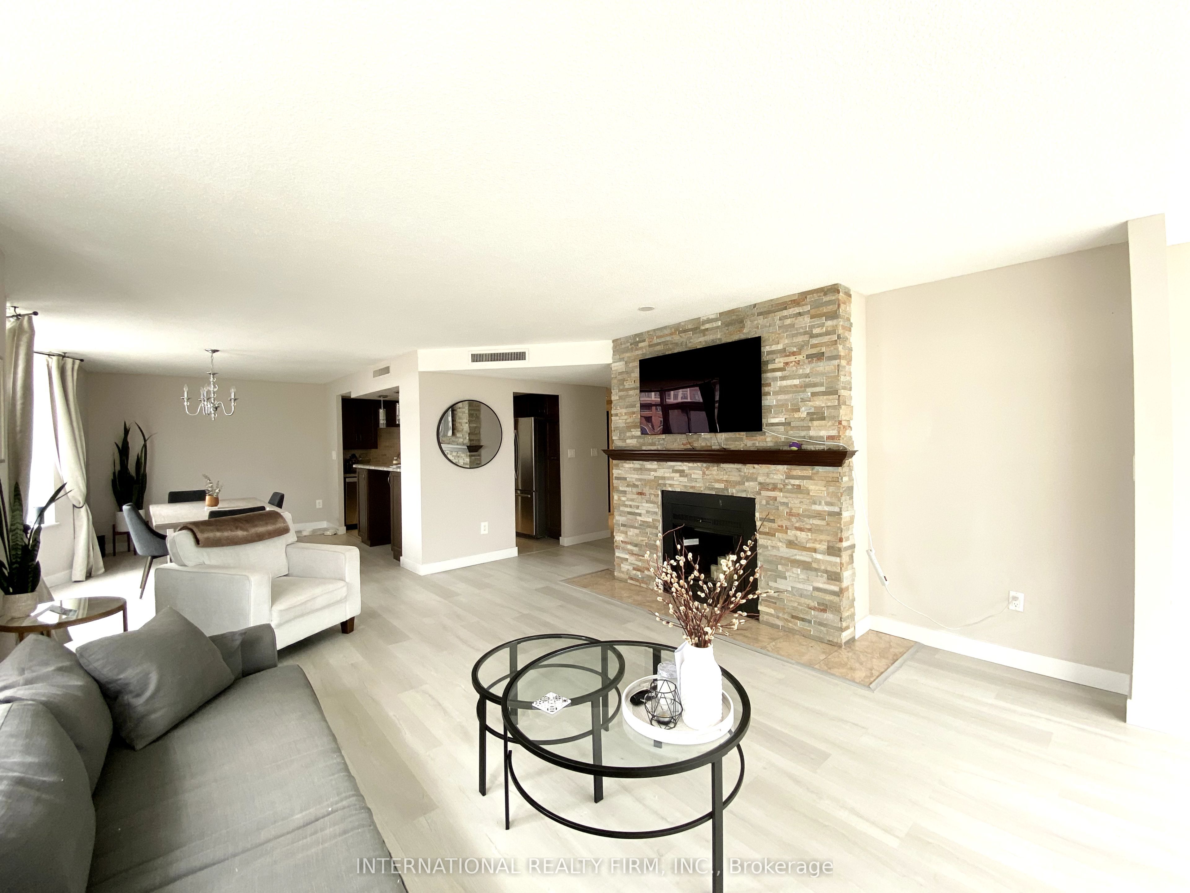 135 George Street S 605 Property Photo 1