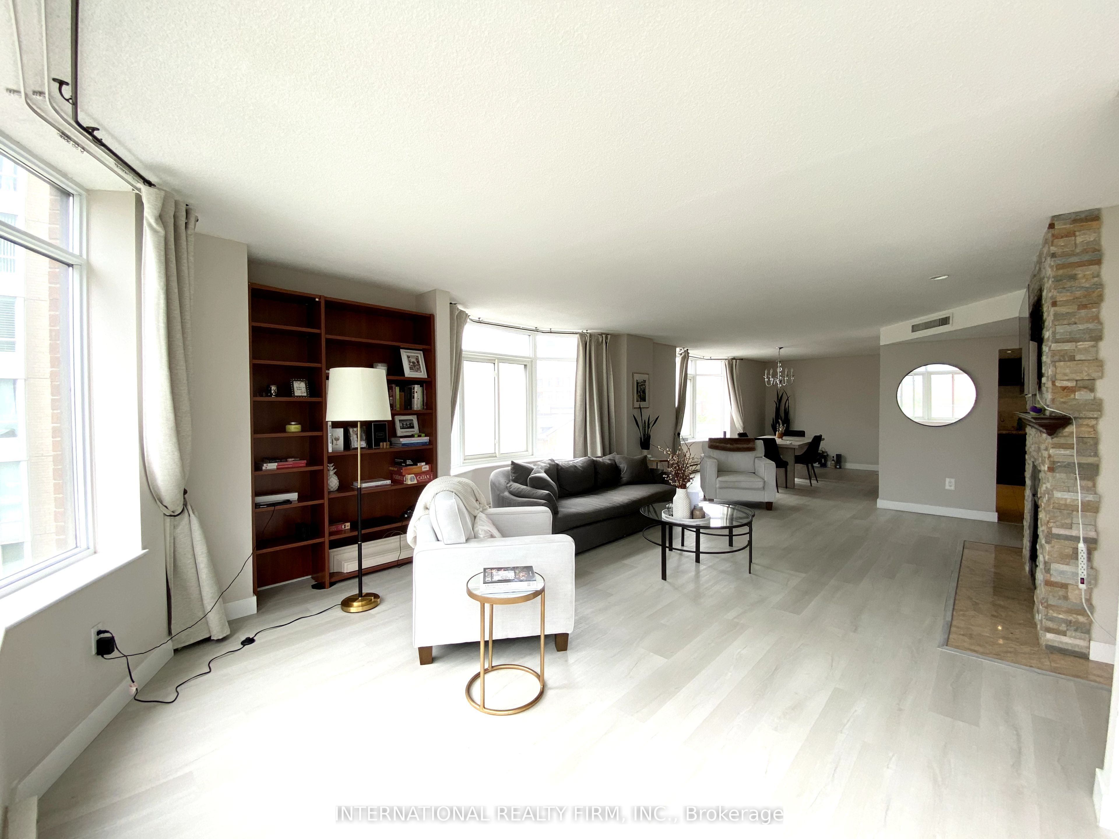 135 George Street S 605 Property Photo 2