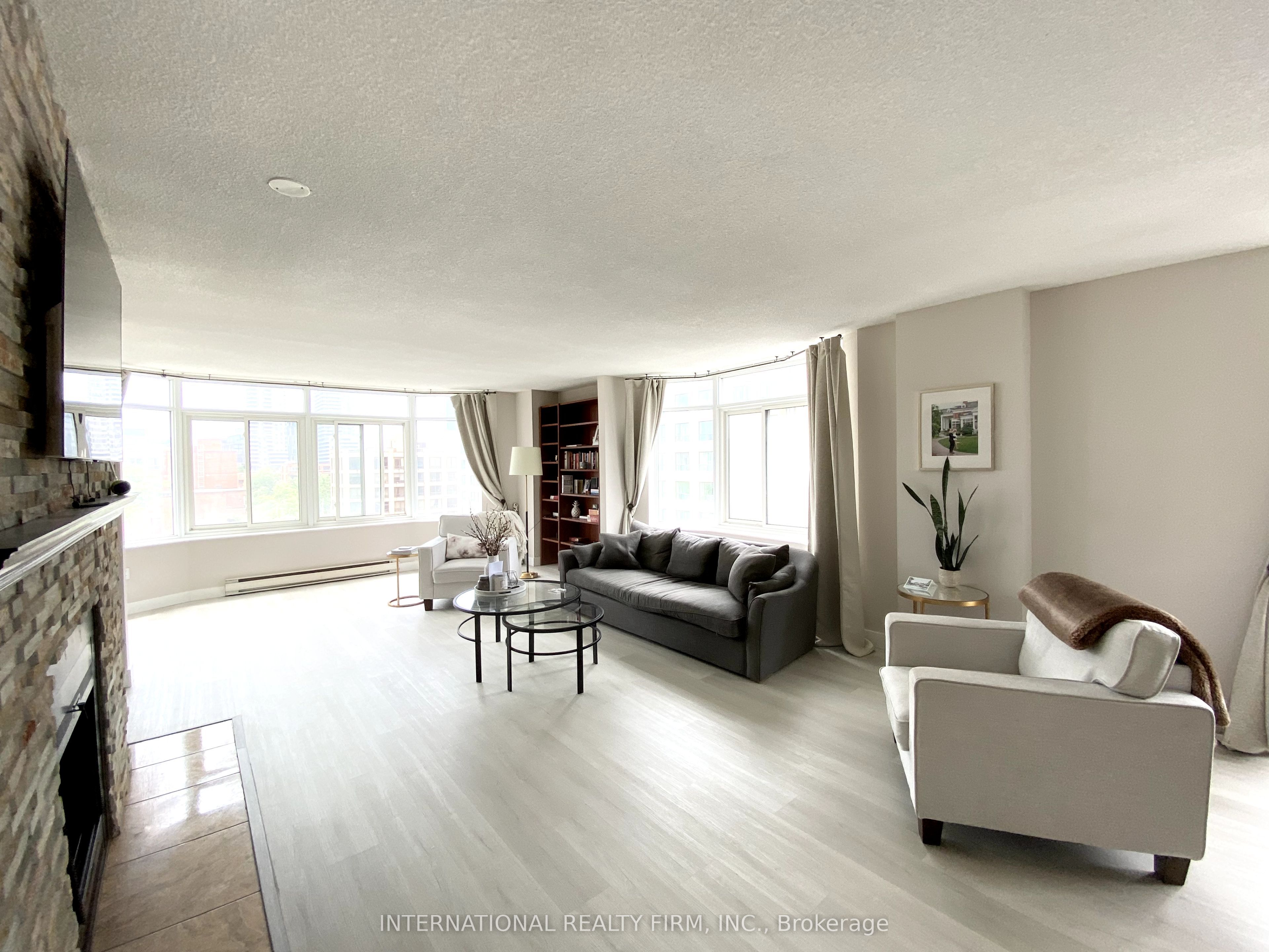 135 George Street S 605 Property Photo 3