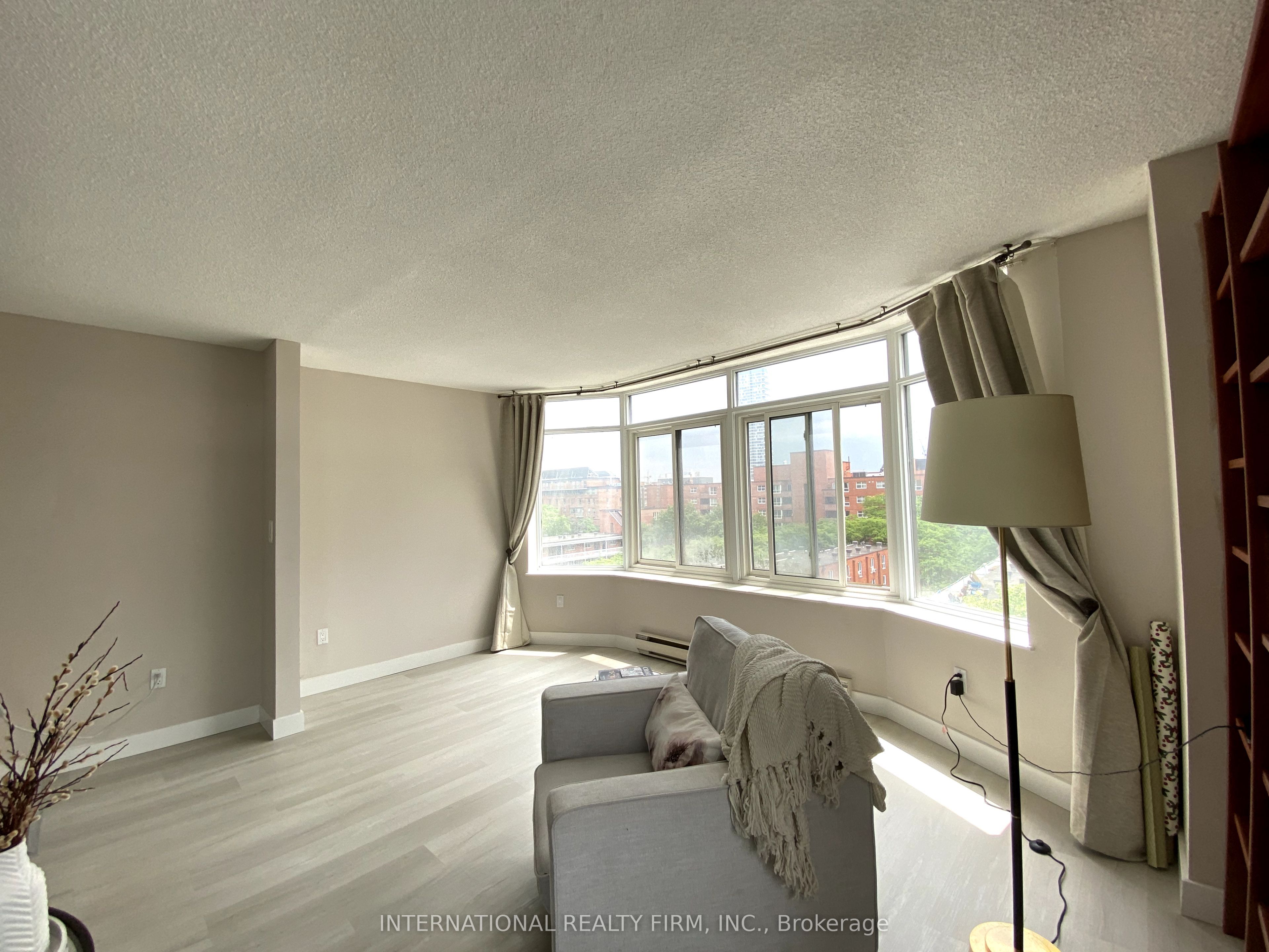 135 George Street S 605 Property Photo 4