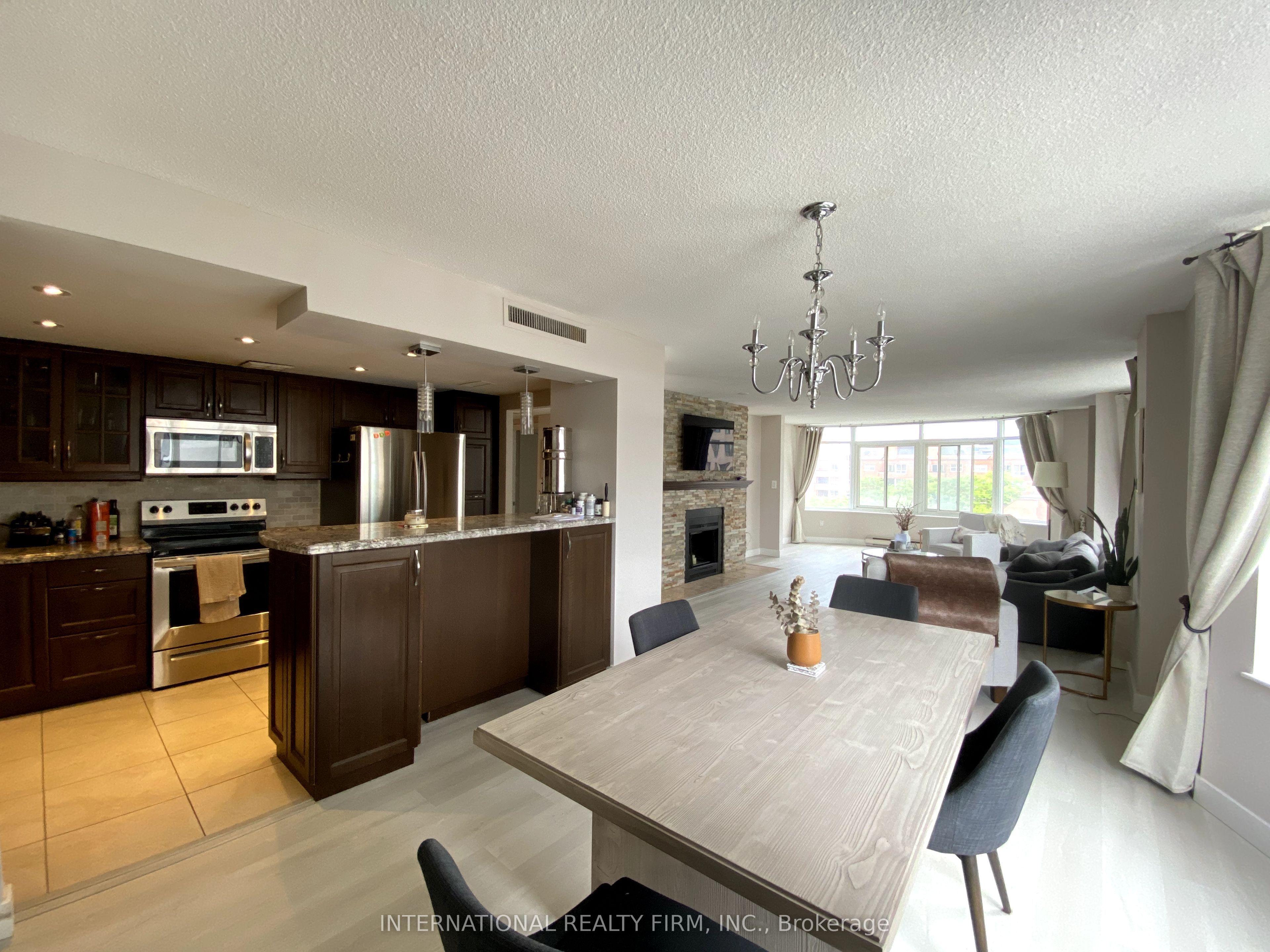 135 George Street S 605 Property Photo 8