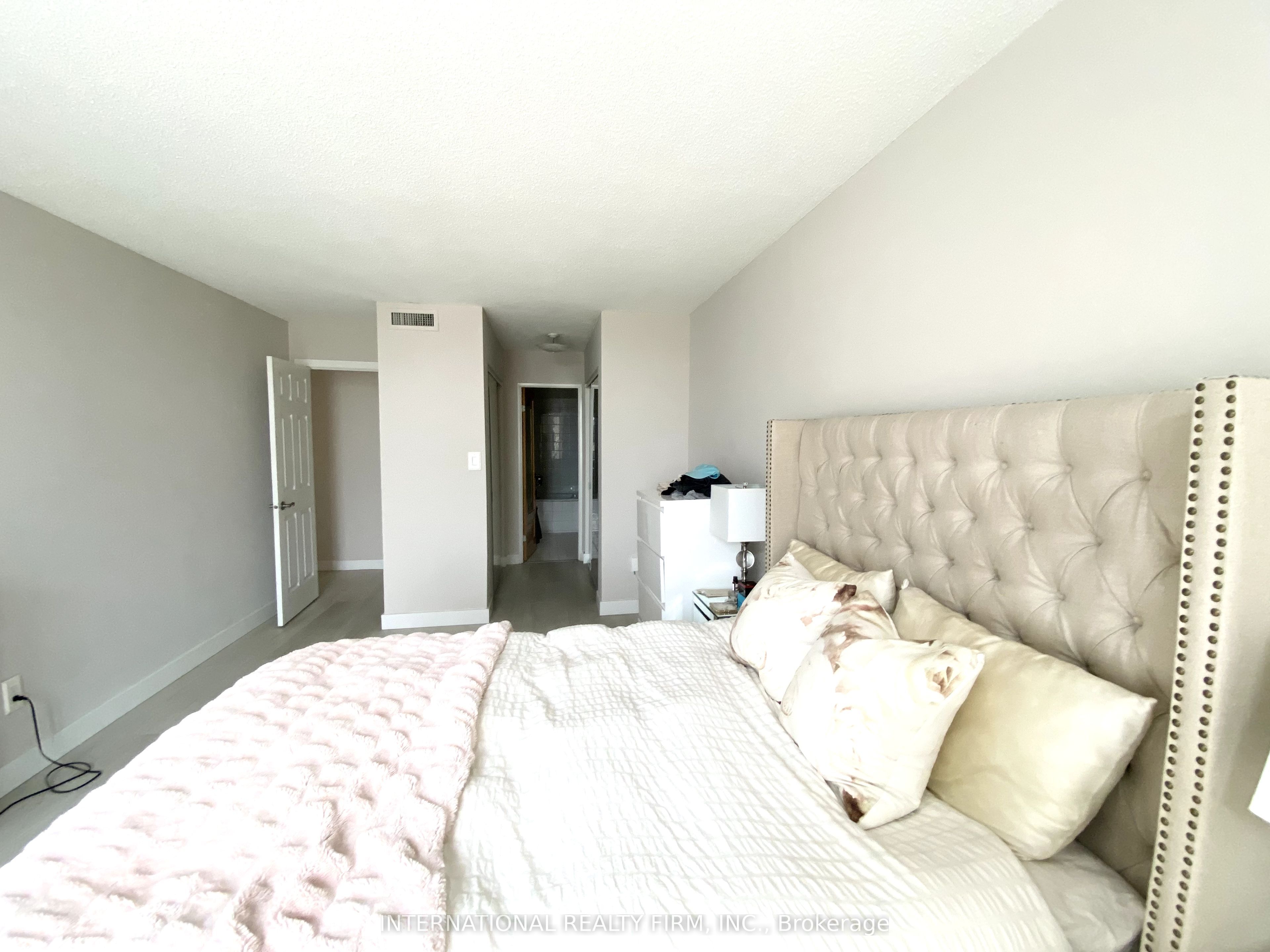 135 George Street S 605 Property Photo 11