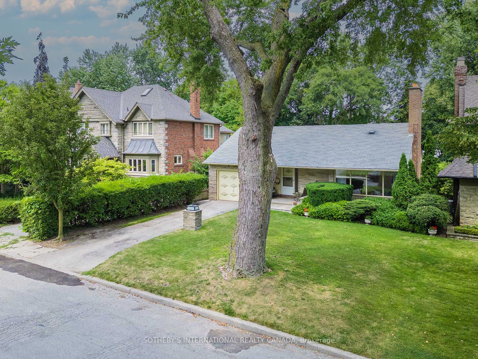 200 Cortleigh Boulevard Property Photo 1