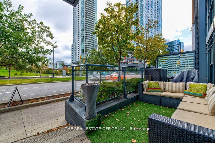 112 Fort York Boulevard G9 Property Photo 1
