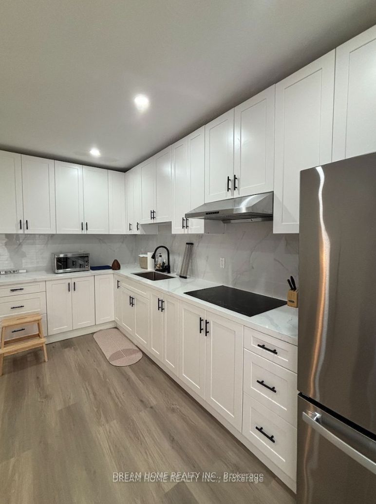 138 Robert Street 202 Property Photo 1