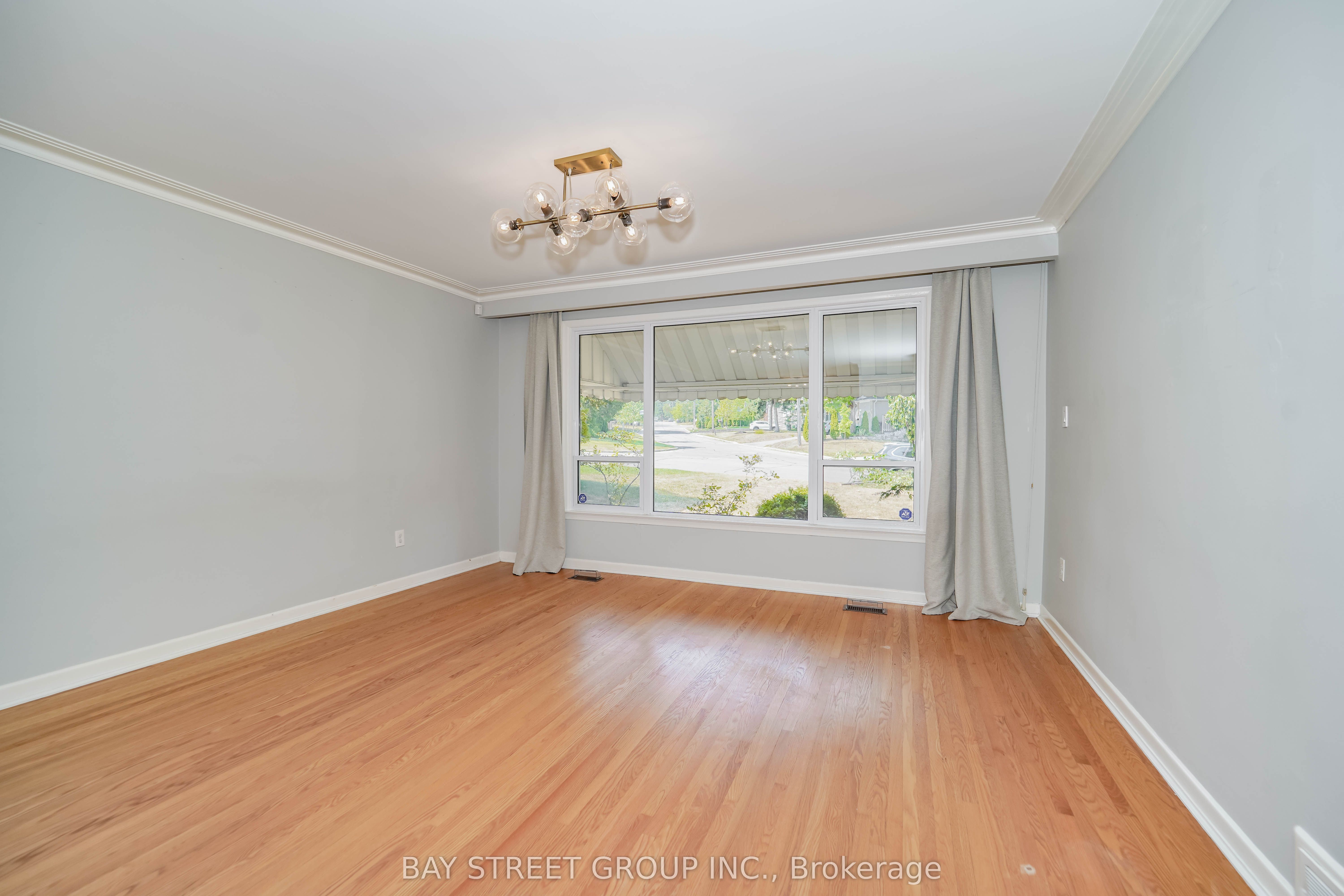 683 Conacher Drive Property Photo 5