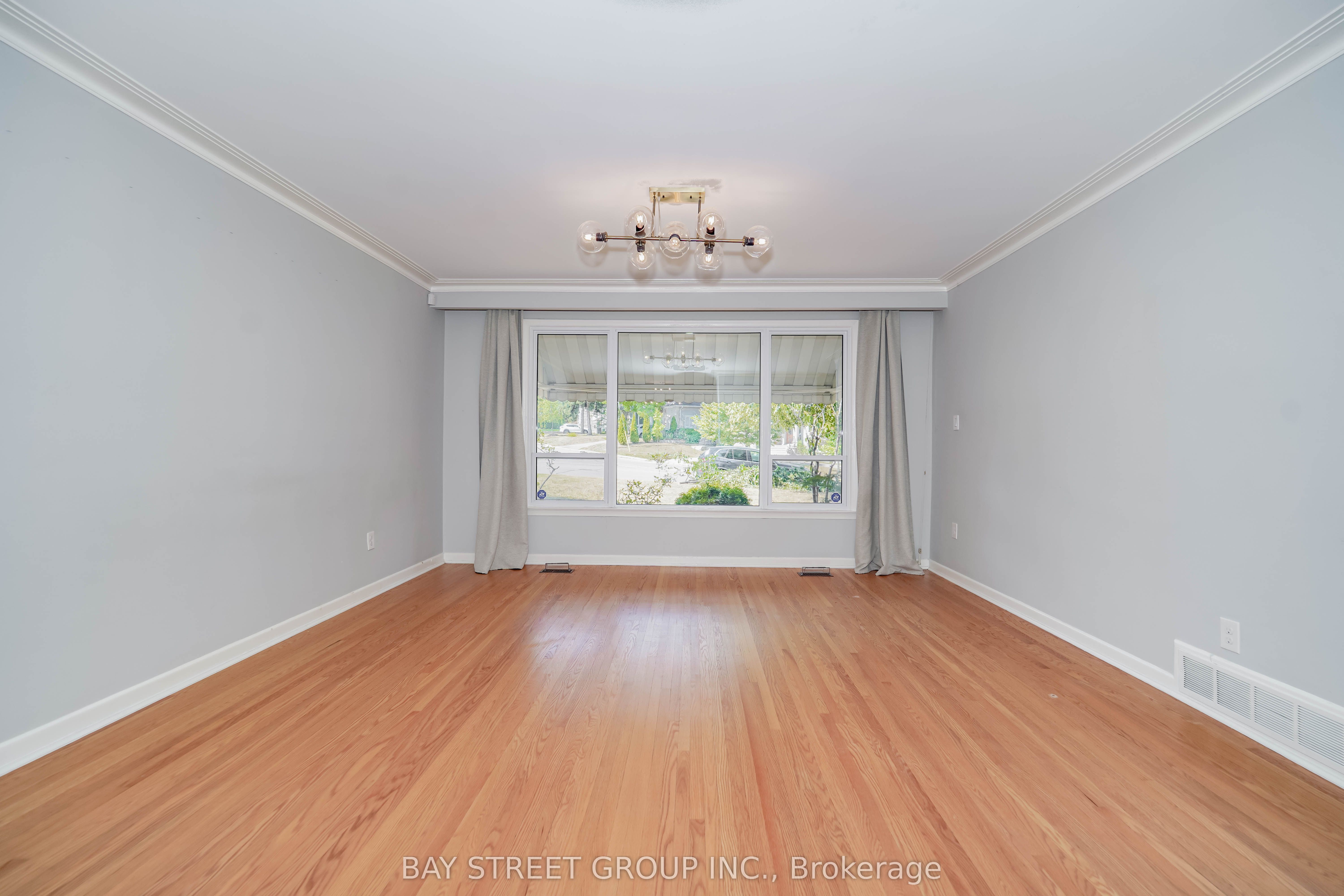 683 Conacher Drive Property Photo 6