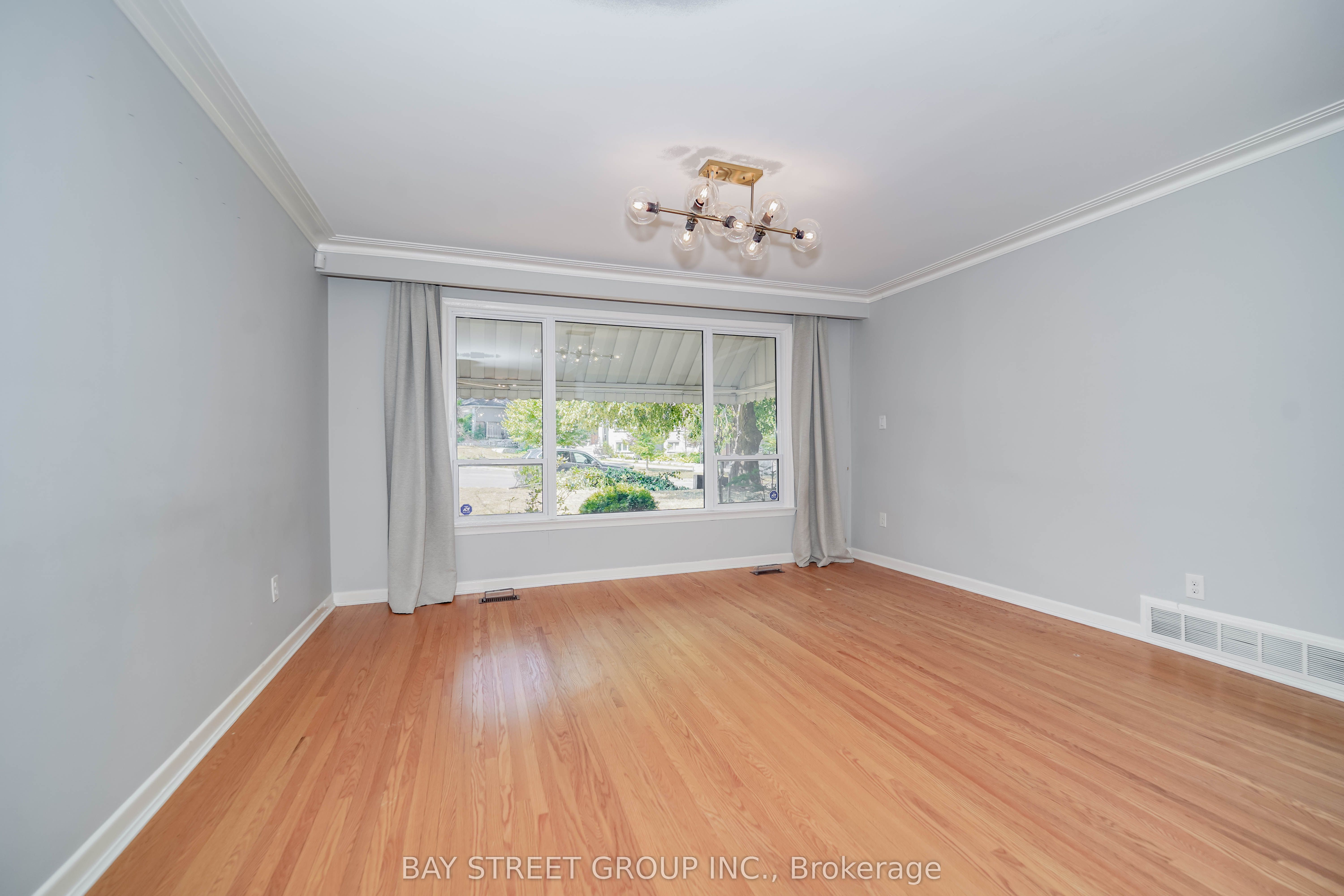 683 Conacher Drive Property Photo 7