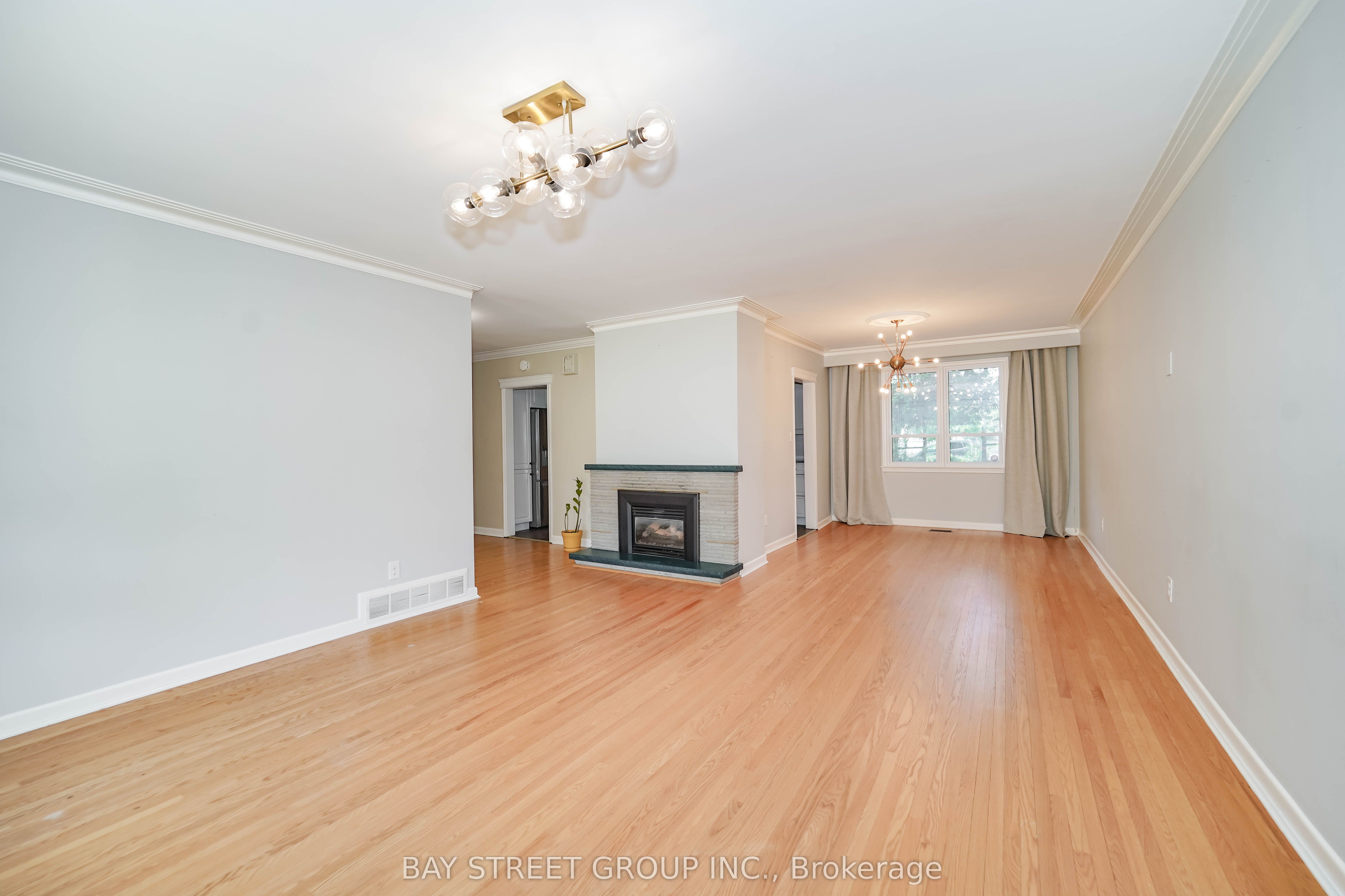 683 Conacher Drive Property Photo 8