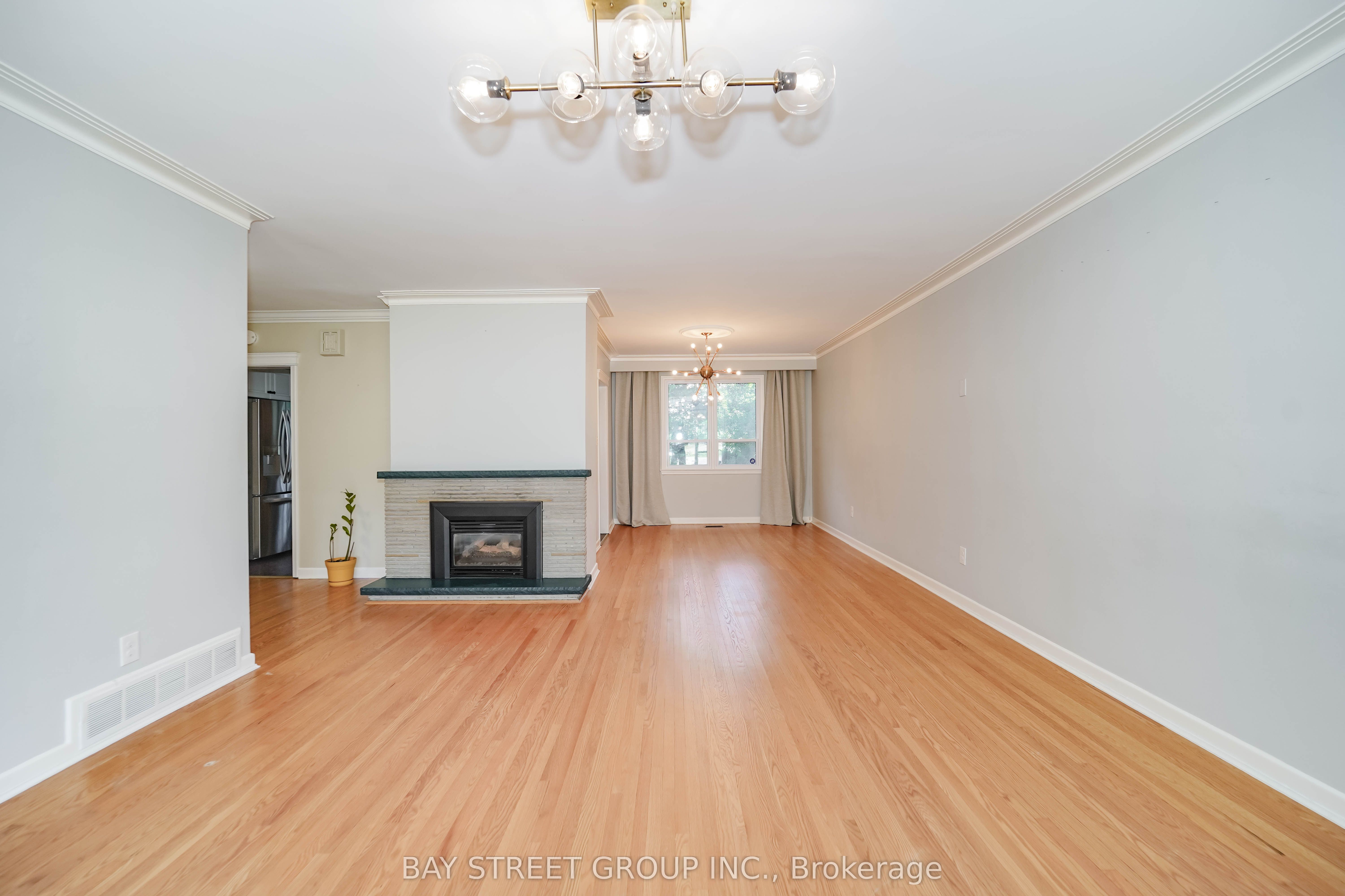 683 Conacher Drive Property Photo 9