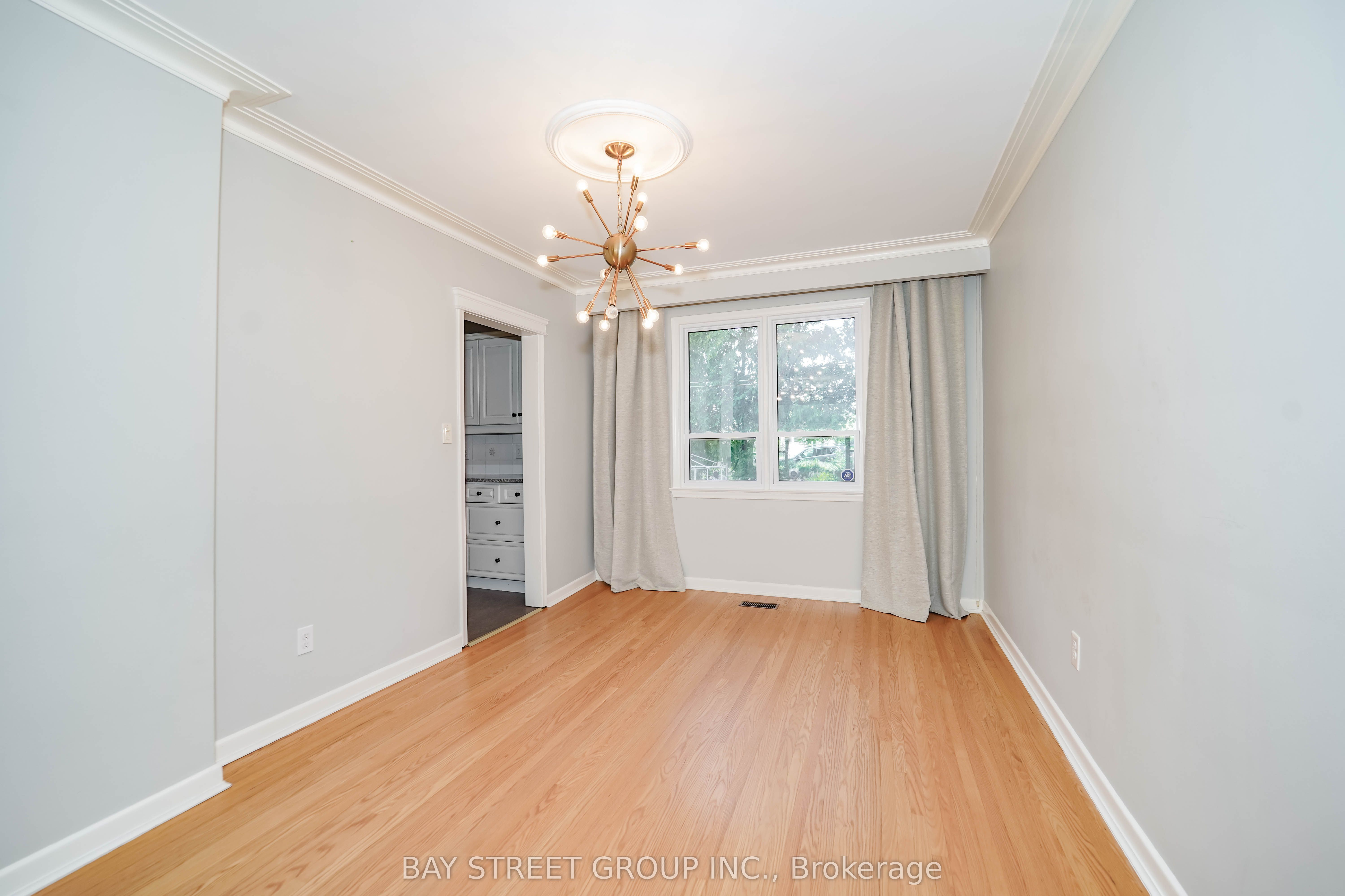 683 Conacher Drive Property Photo 10